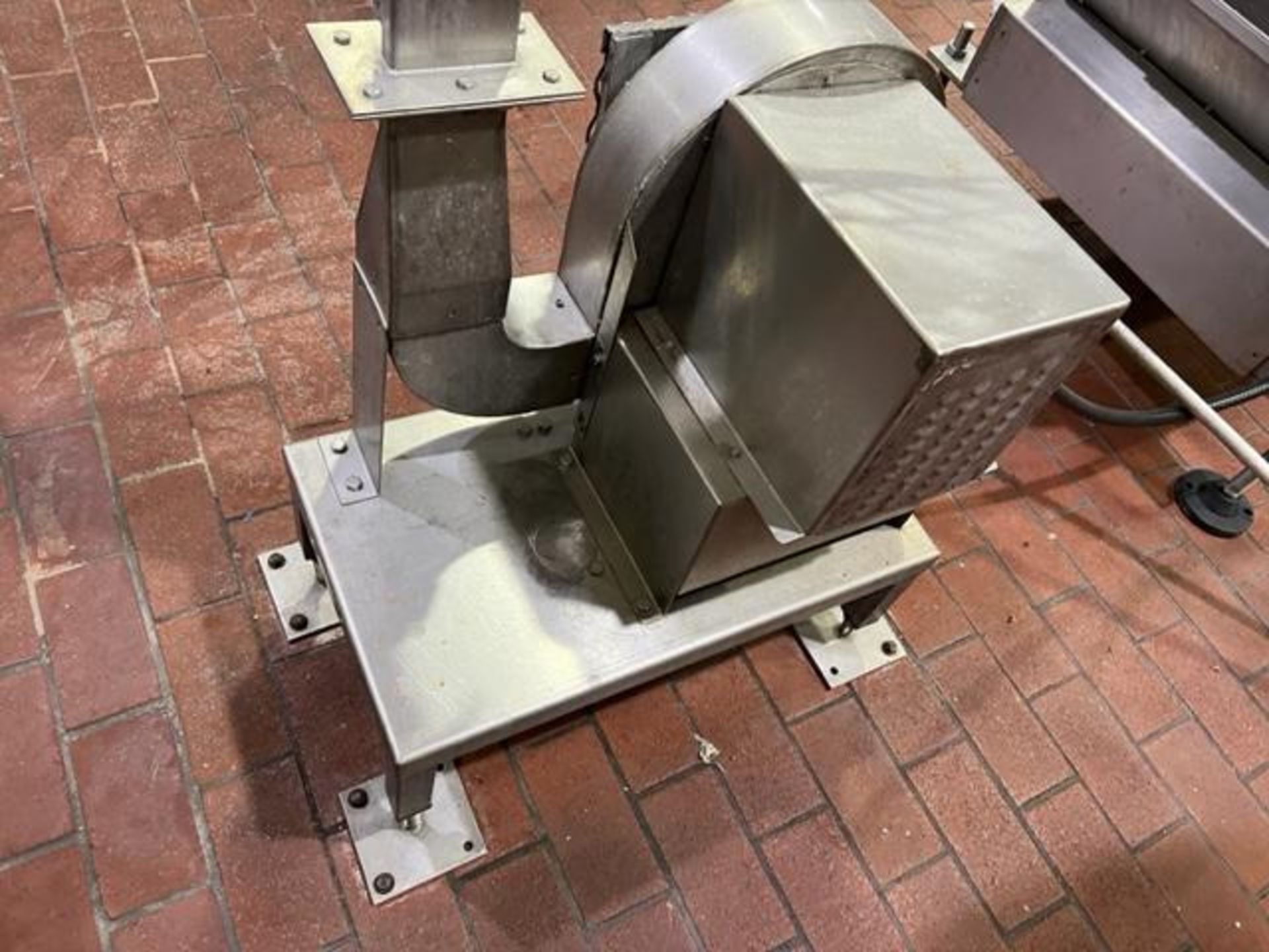 Sealright elevator waterfall style lid / cap sorter feeder. Model 3000. Includes blower. - Image 17 of 18