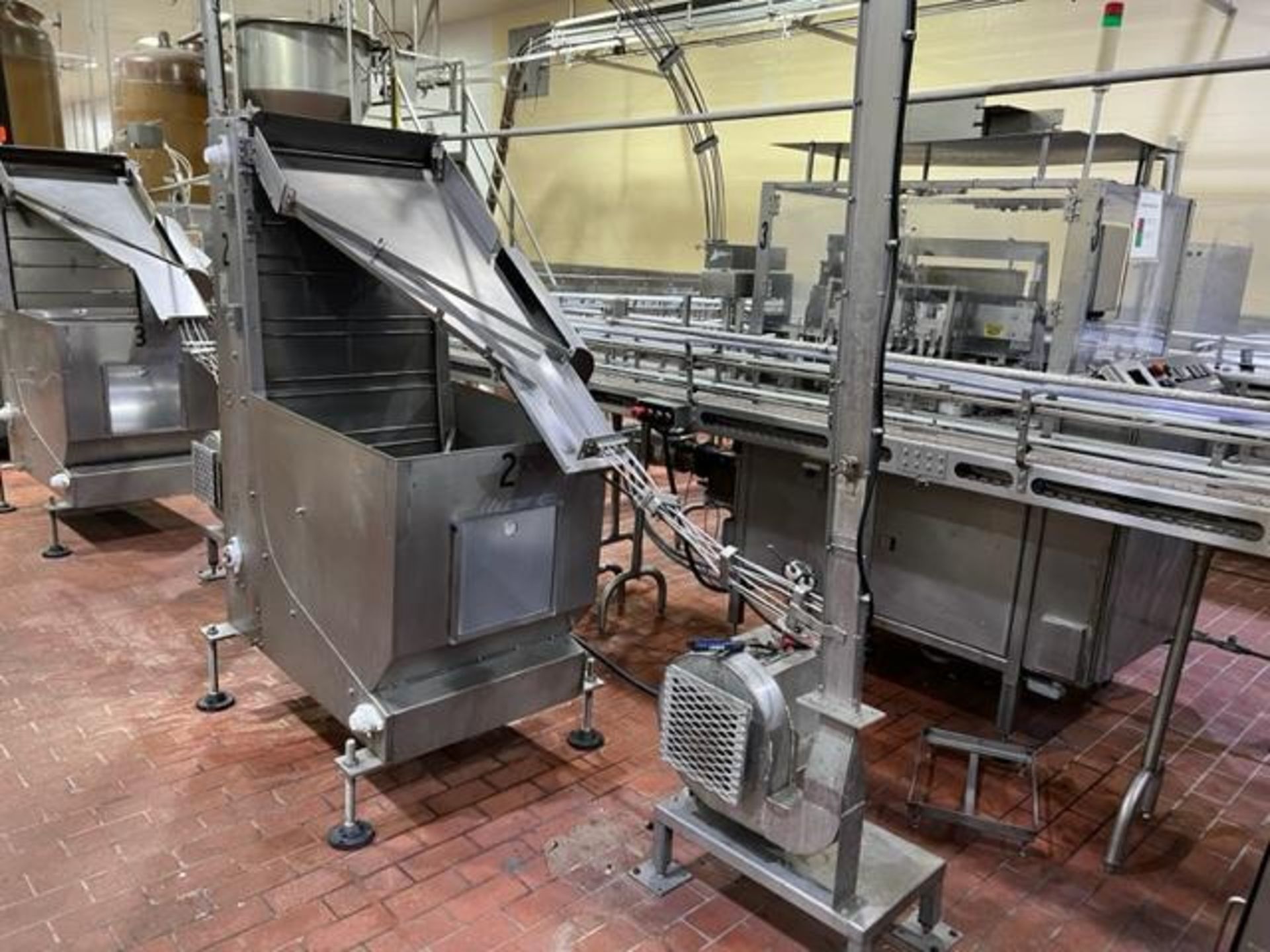 Sealright elevator waterfall style lid / cap sorter feeder. Model 3000. Includes blower.