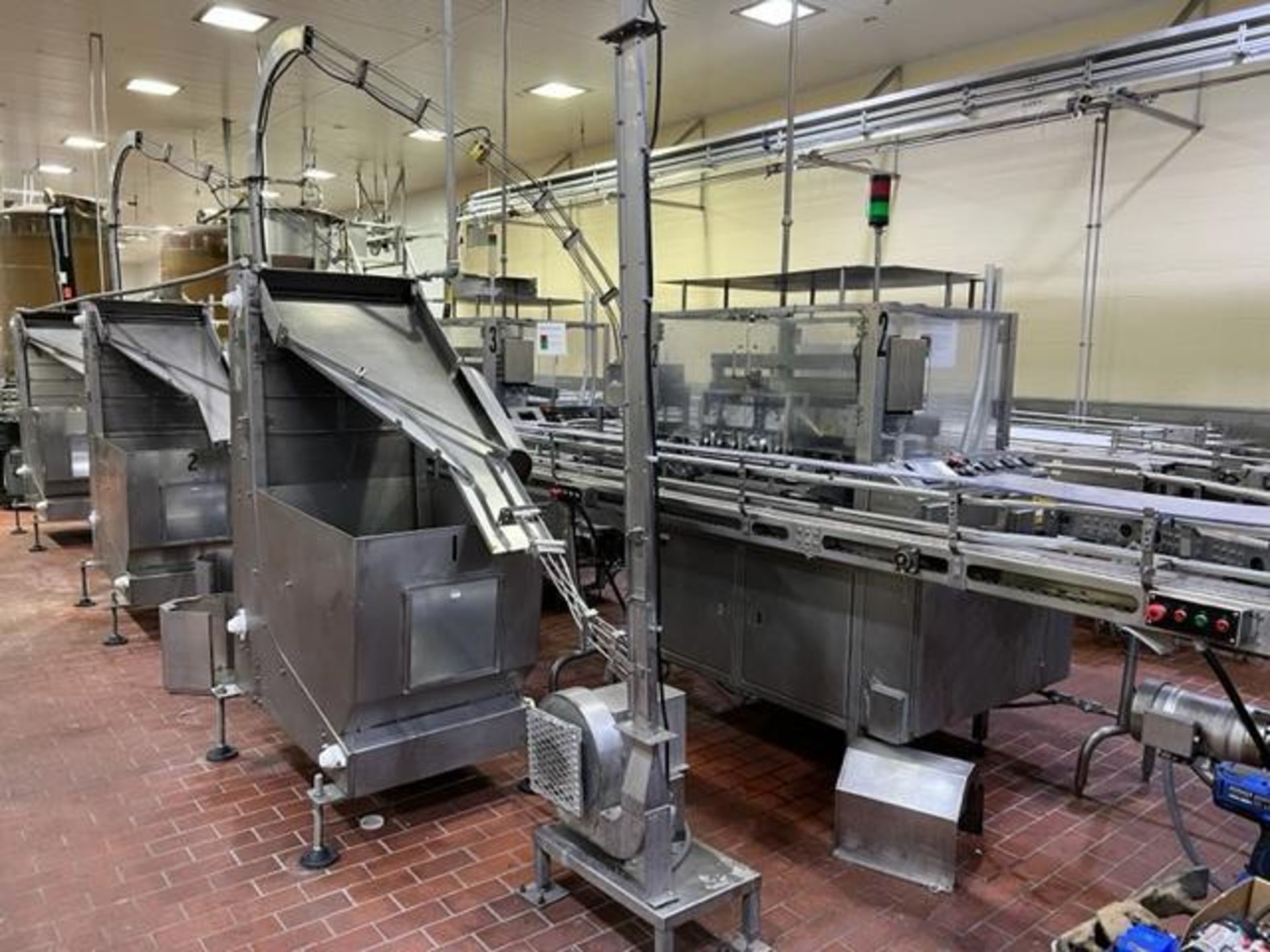 Sealright elevator waterfall style lid / cap sorter feeder. Model 3000. Includes blower.