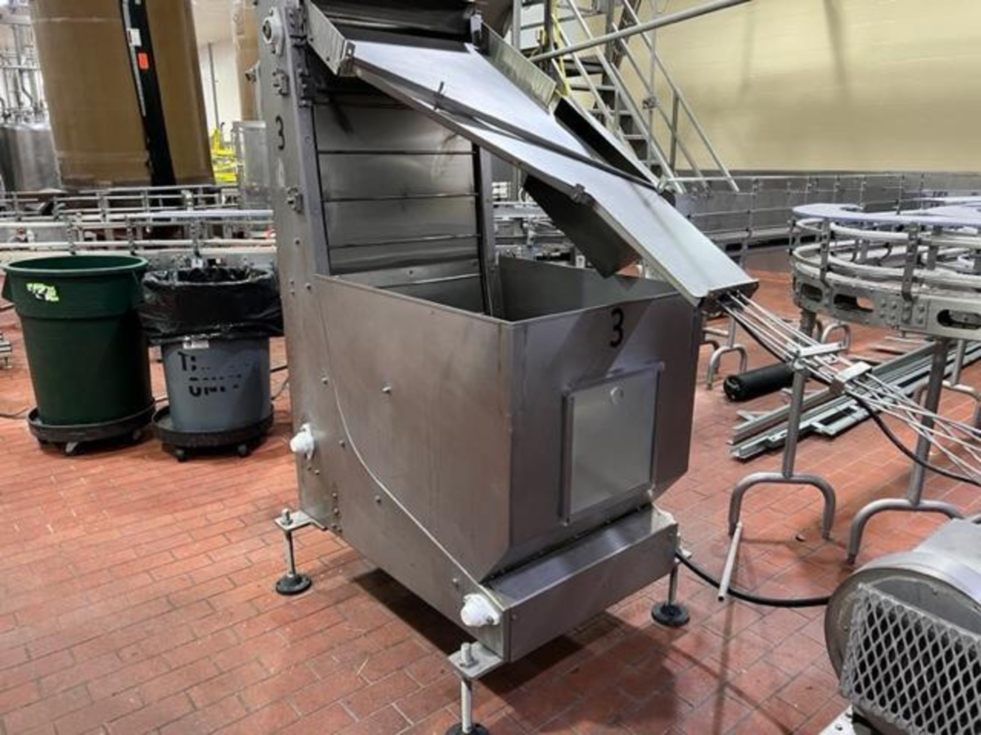 Sealright elevator waterfall style lid / cap sorter feeder. Model 3000. Includes blower.