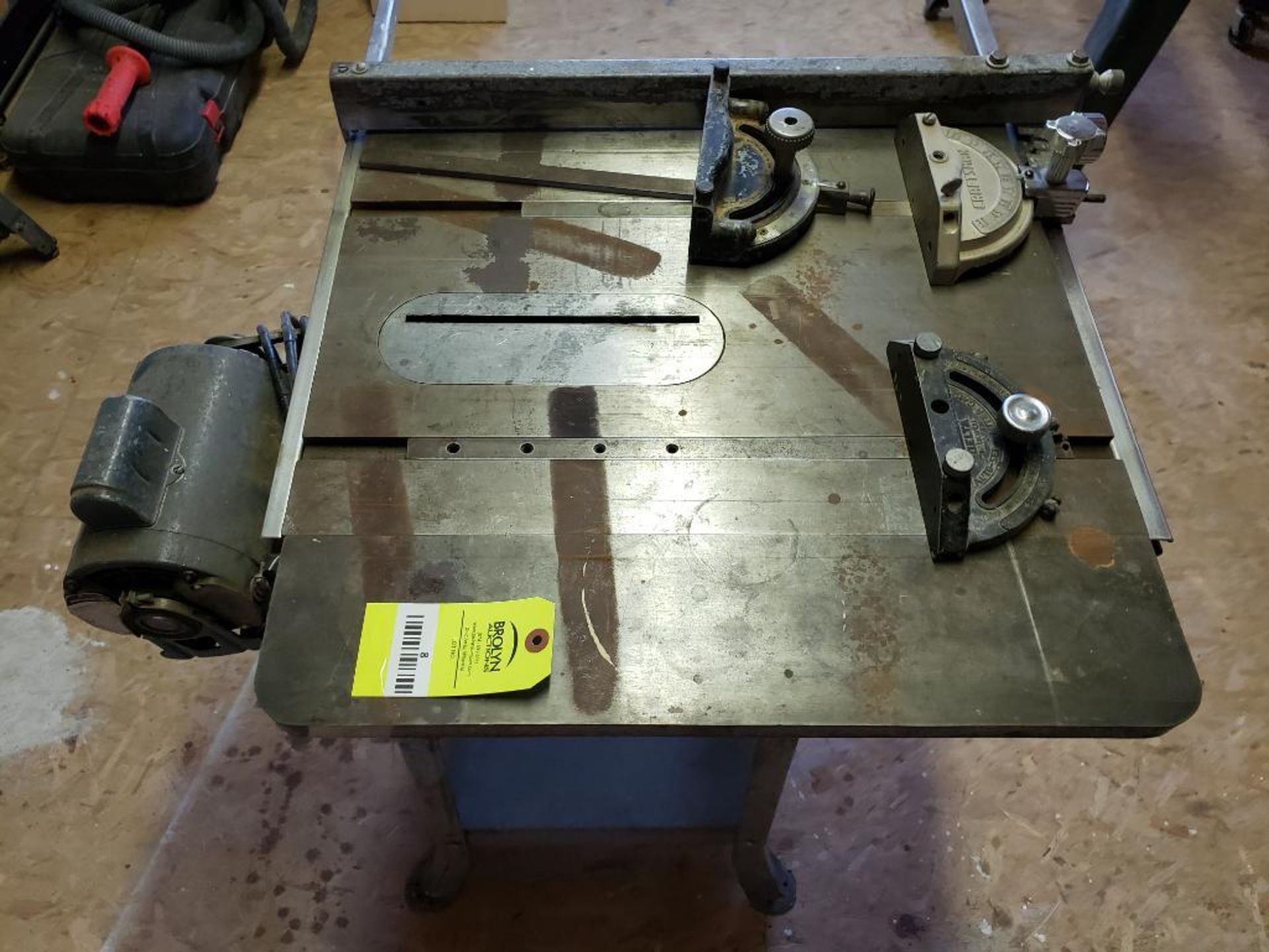 Delta Rockwell table saw. 10in blade. 115v single phase.