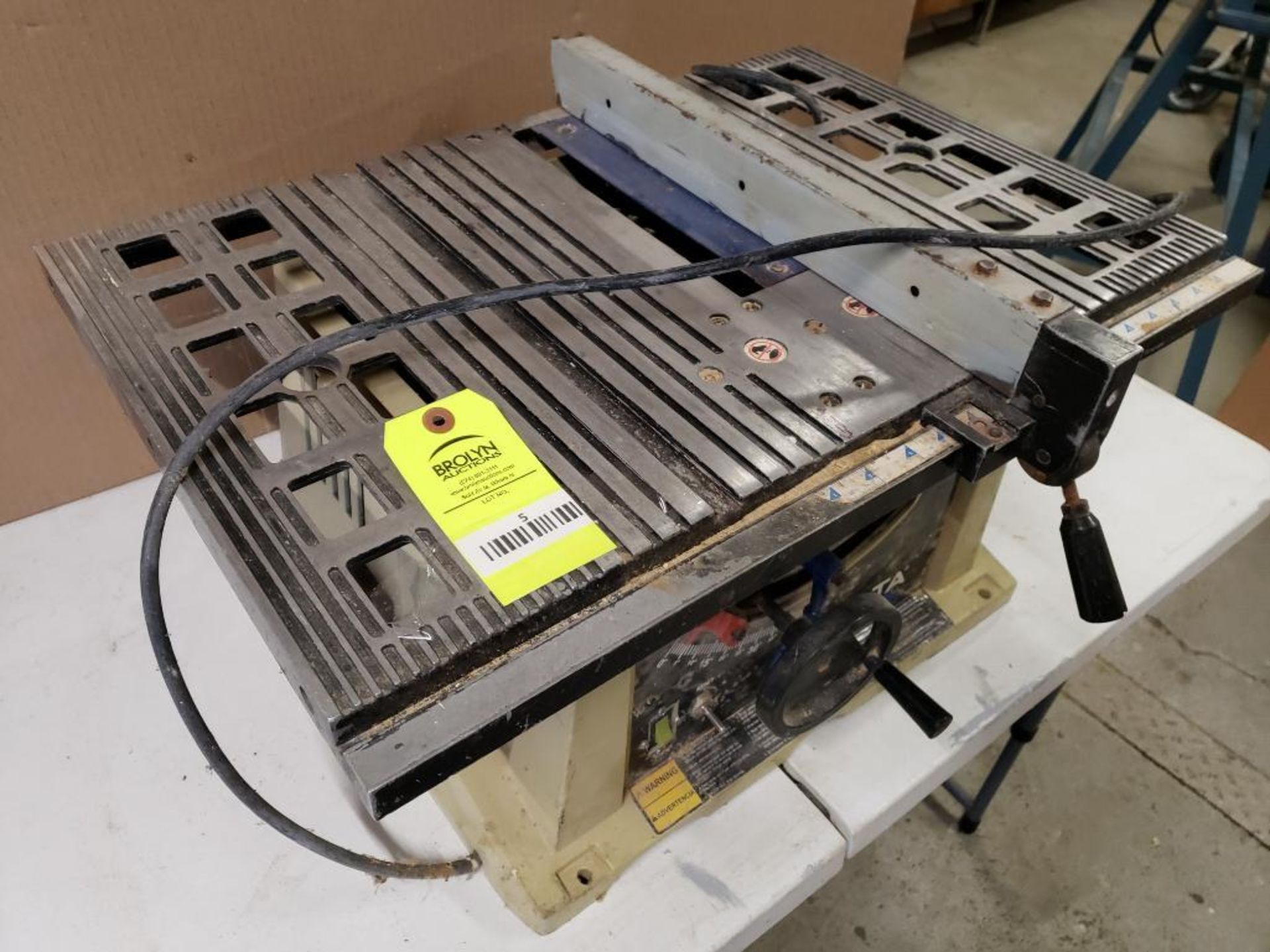 Delta Shopmaster table saw. 10in blade. Model TS200LS. 120v single phase. - Image 9 of 11