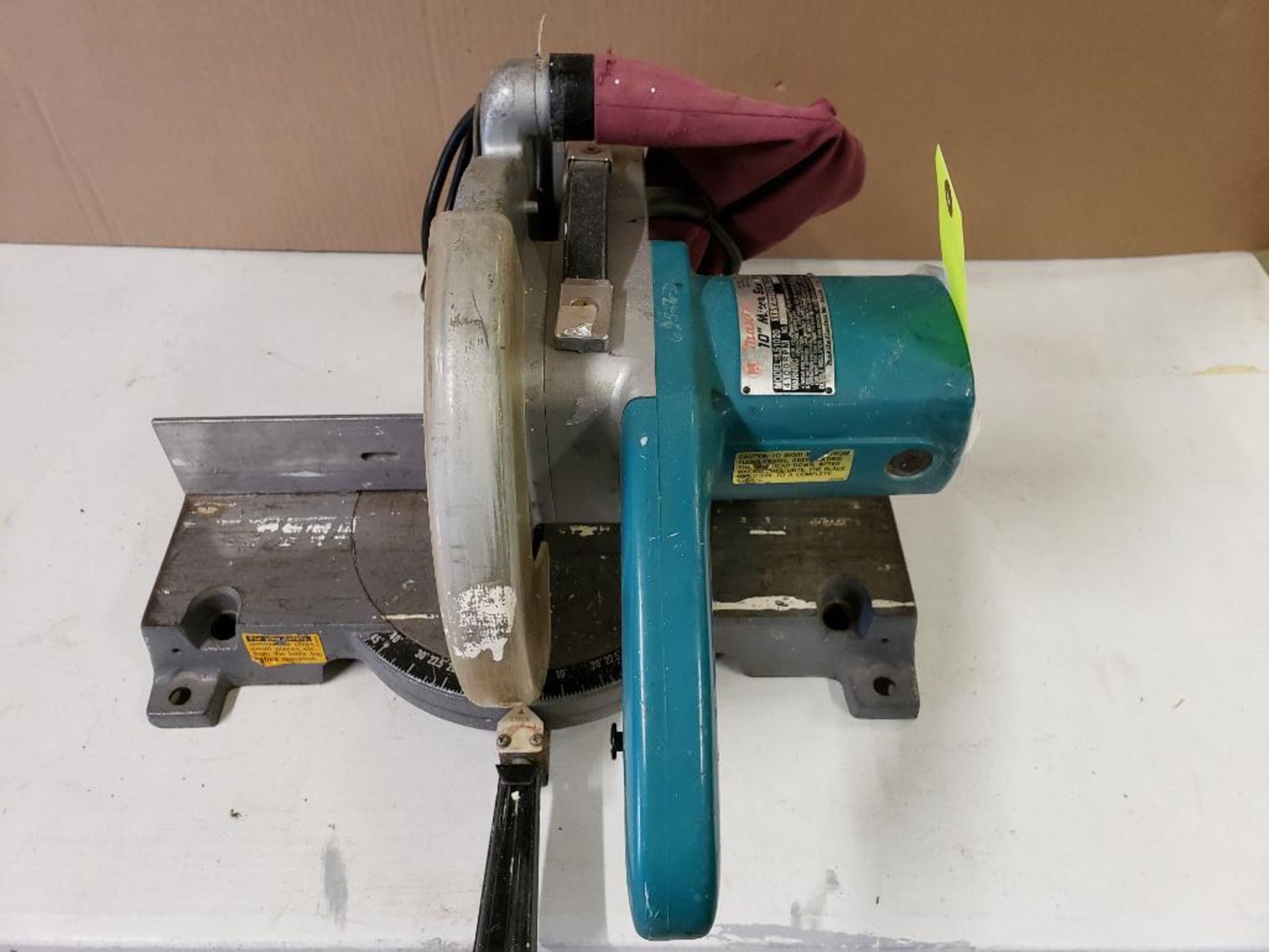 Makita compound miter saw. 10in blade. Model LS1020. 115v single phase.