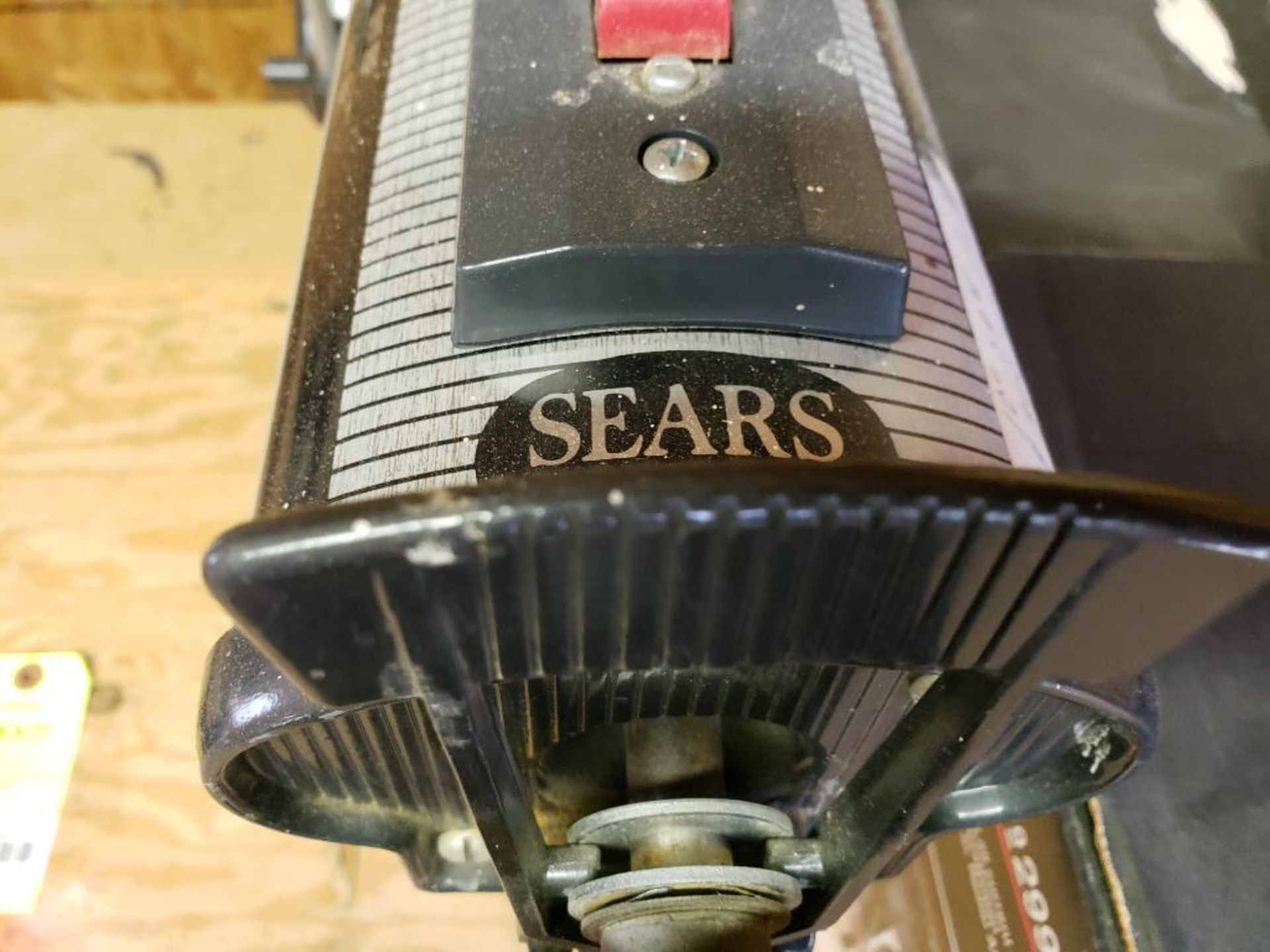 Craftsman radial arm saw. 10in blade.115v single phase. W/ dust collection kit. - Image 6 of 15