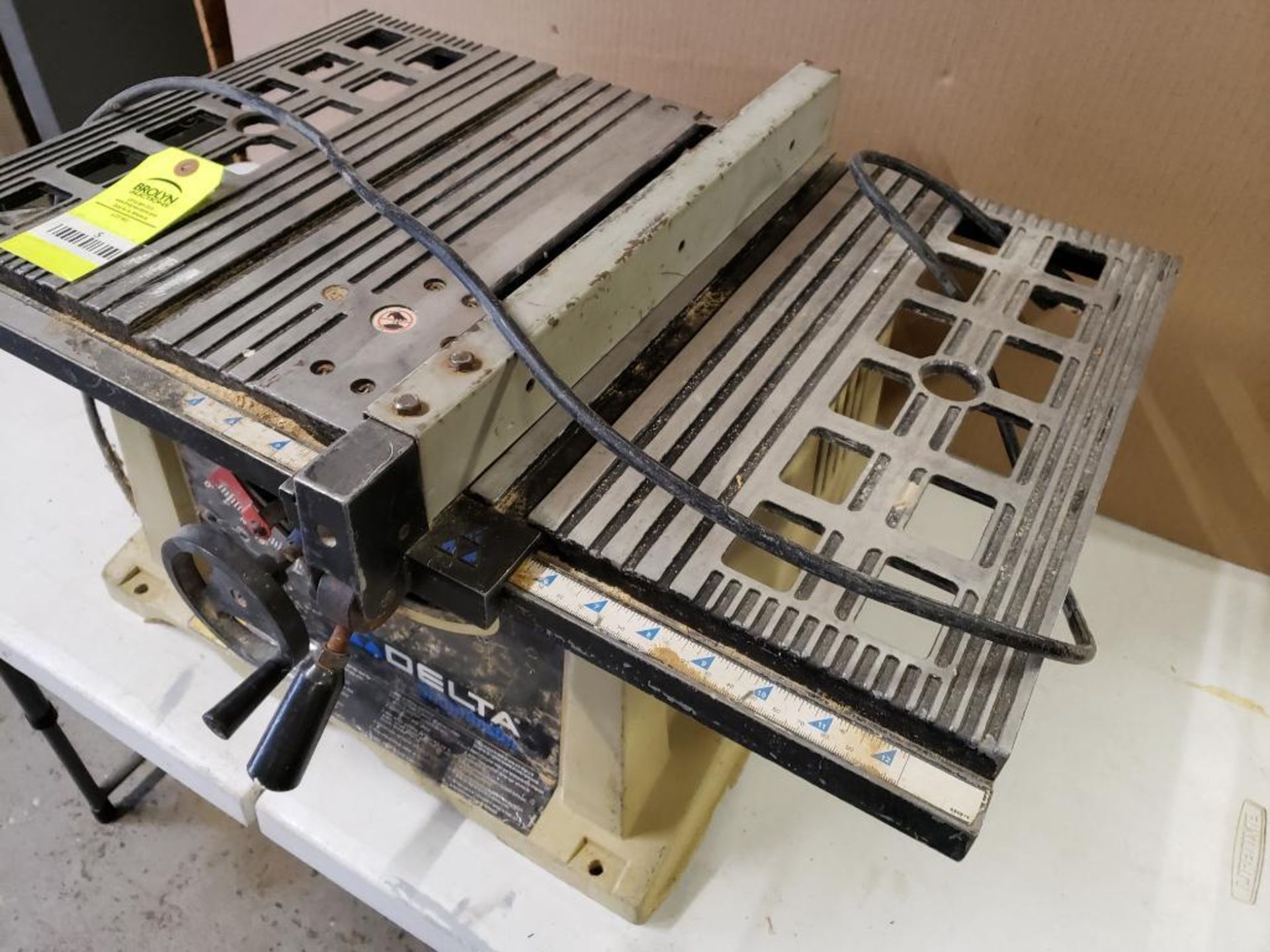 Delta Shopmaster table saw. 10in blade. Model TS200LS. 120v single phase. - Image 5 of 11