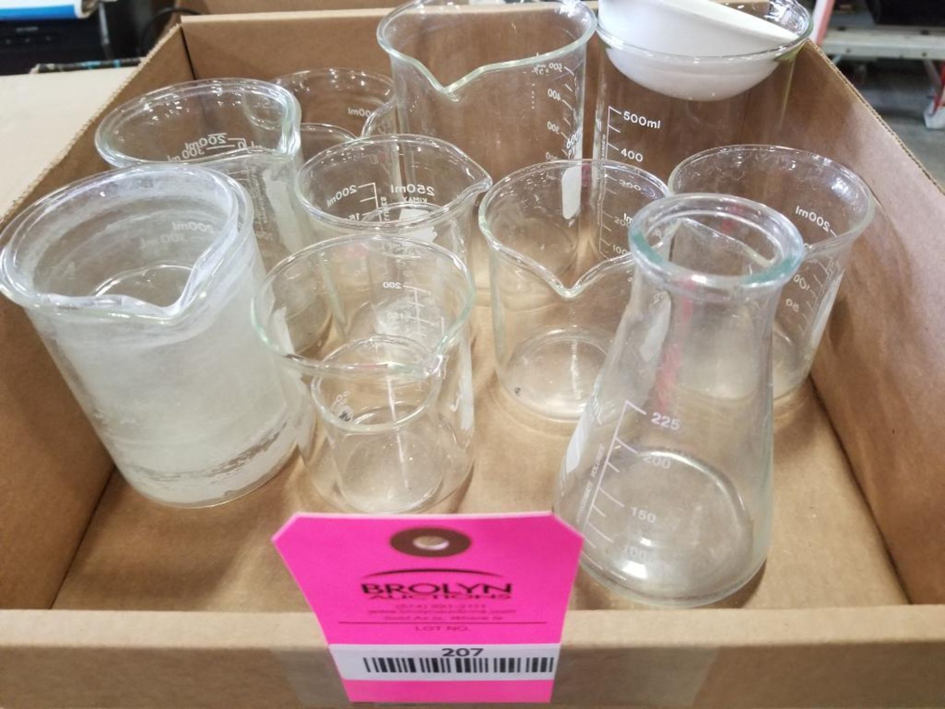 Assorted glass beakers. - Image 4 of 4