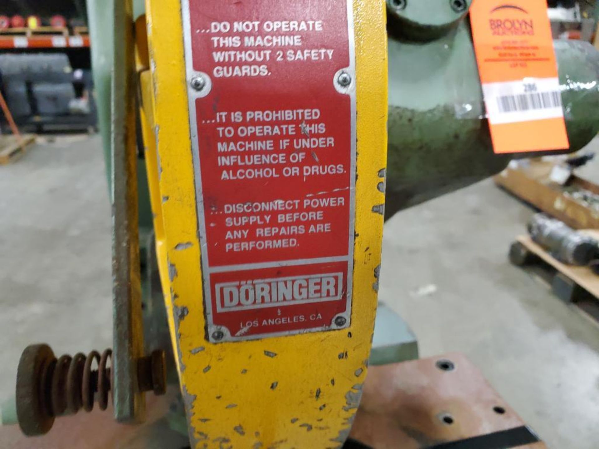 Doringer D350 cold saw with swivel base. - Image 7 of 11