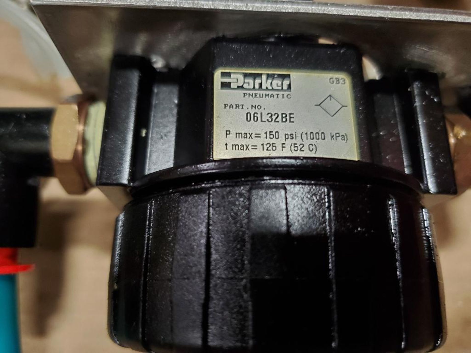 Assorted flow control line lubricator, gages, valves. Mac Valves, Parker. - Image 4 of 10