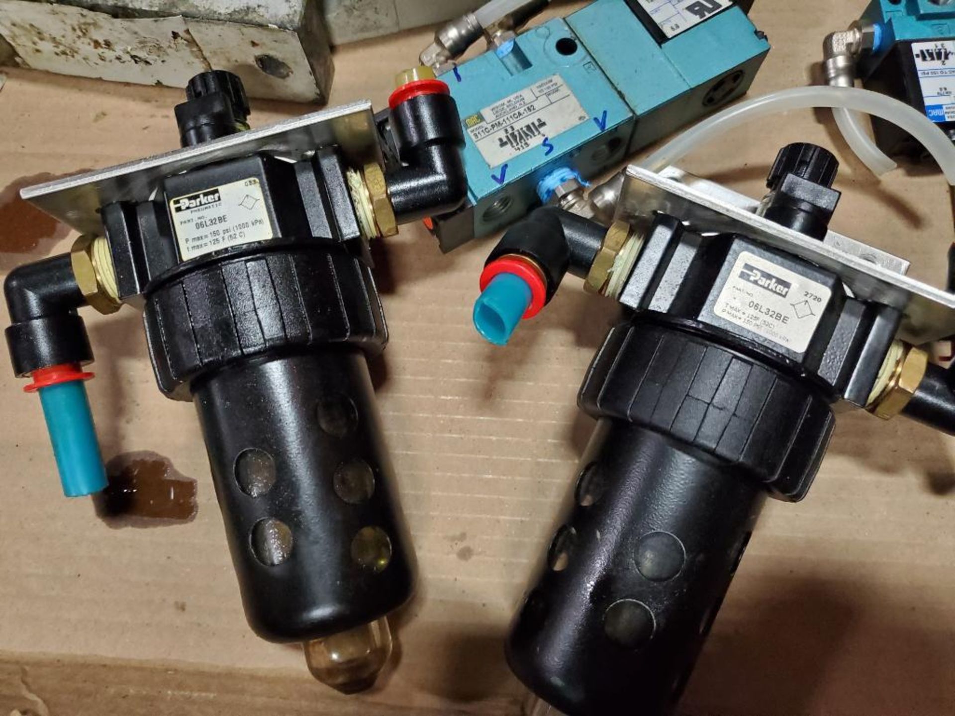 Assorted flow control line lubricator, gages, valves. Mac Valves, Parker. - Image 3 of 10