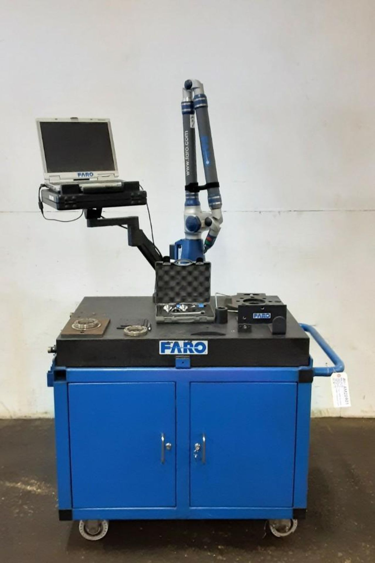 FARO portable CMM titanium arm with granite surface plate, computer and cart. - Image 2 of 7