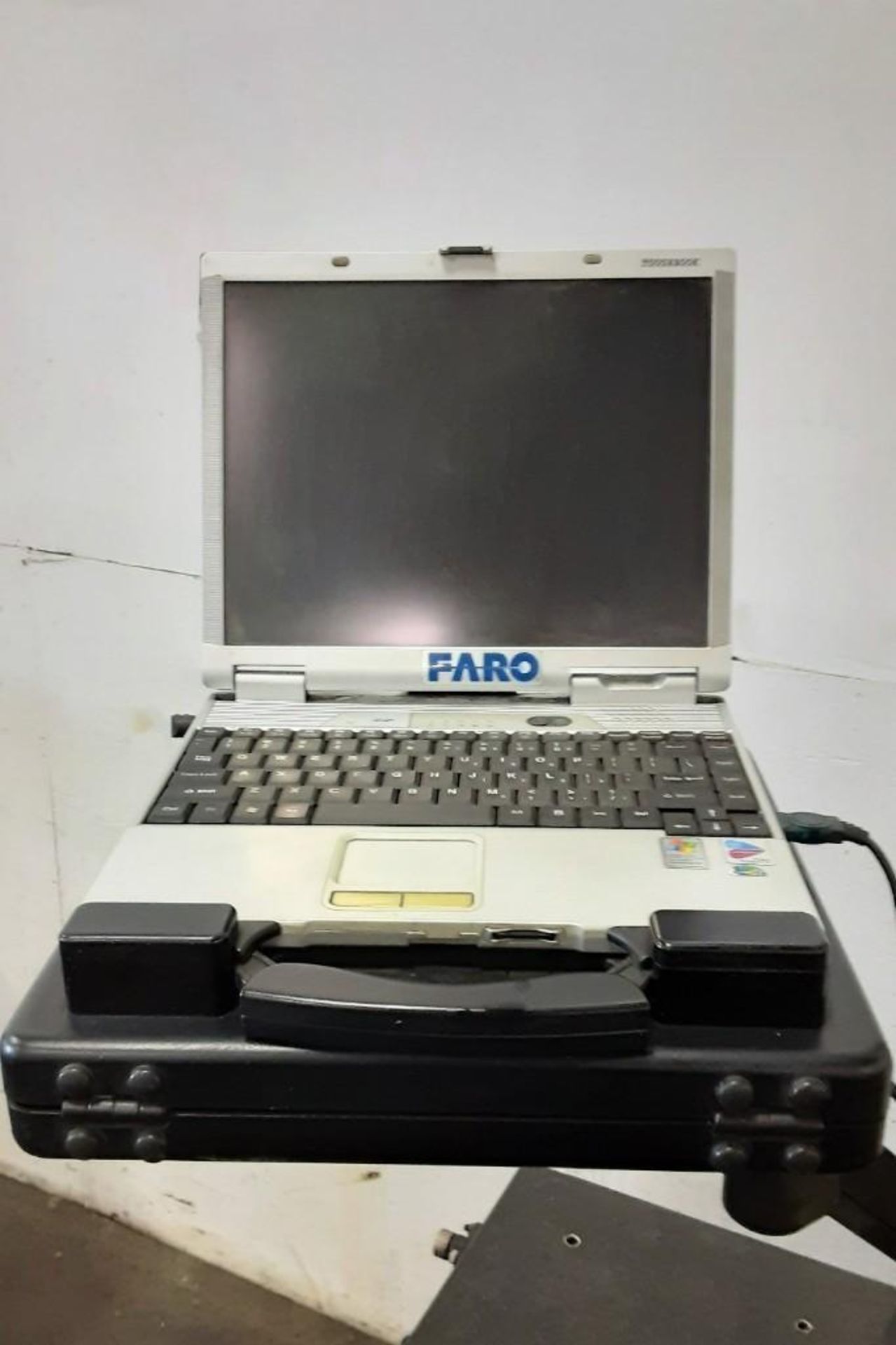 FARO portable CMM titanium arm with granite surface plate, computer and cart. - Image 5 of 7