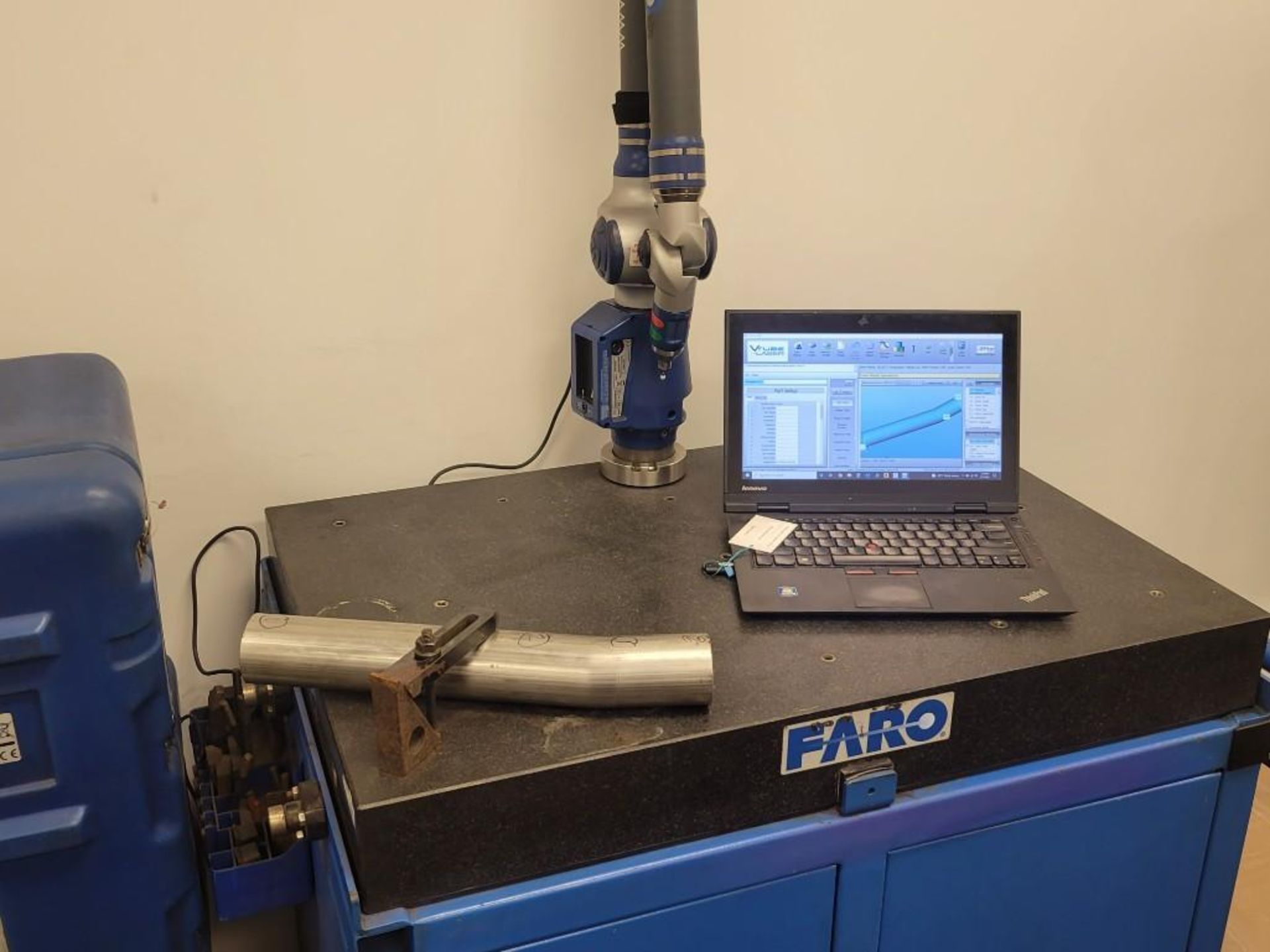 FARO portable CMM titanium arm with granite surface plate, computer and cart. - Image 3 of 7