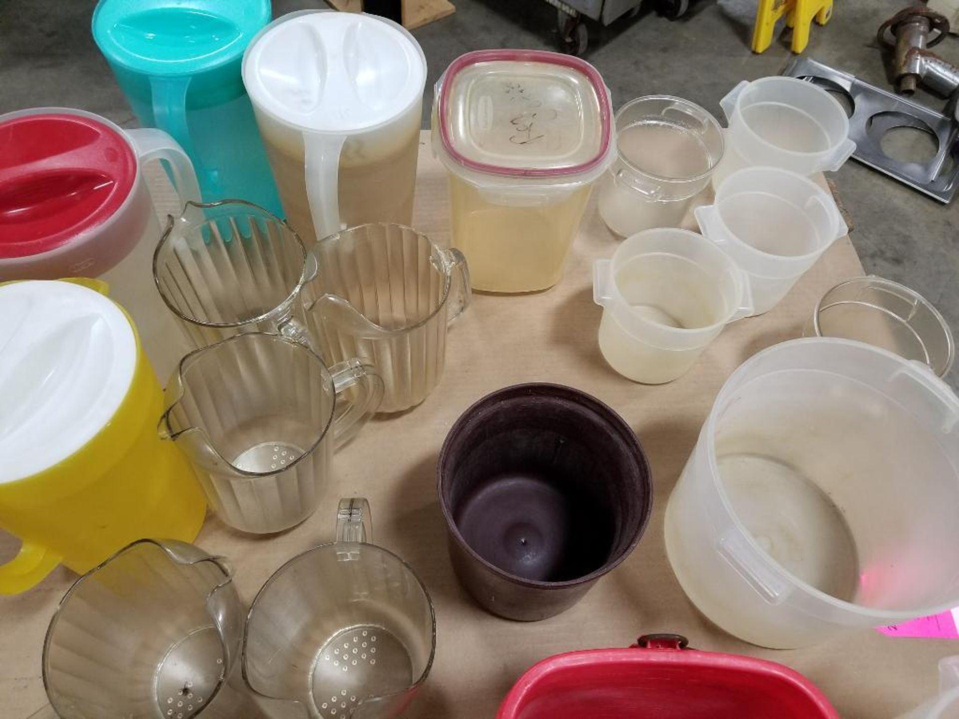 Assorted plastic containers. - Image 12 of 26