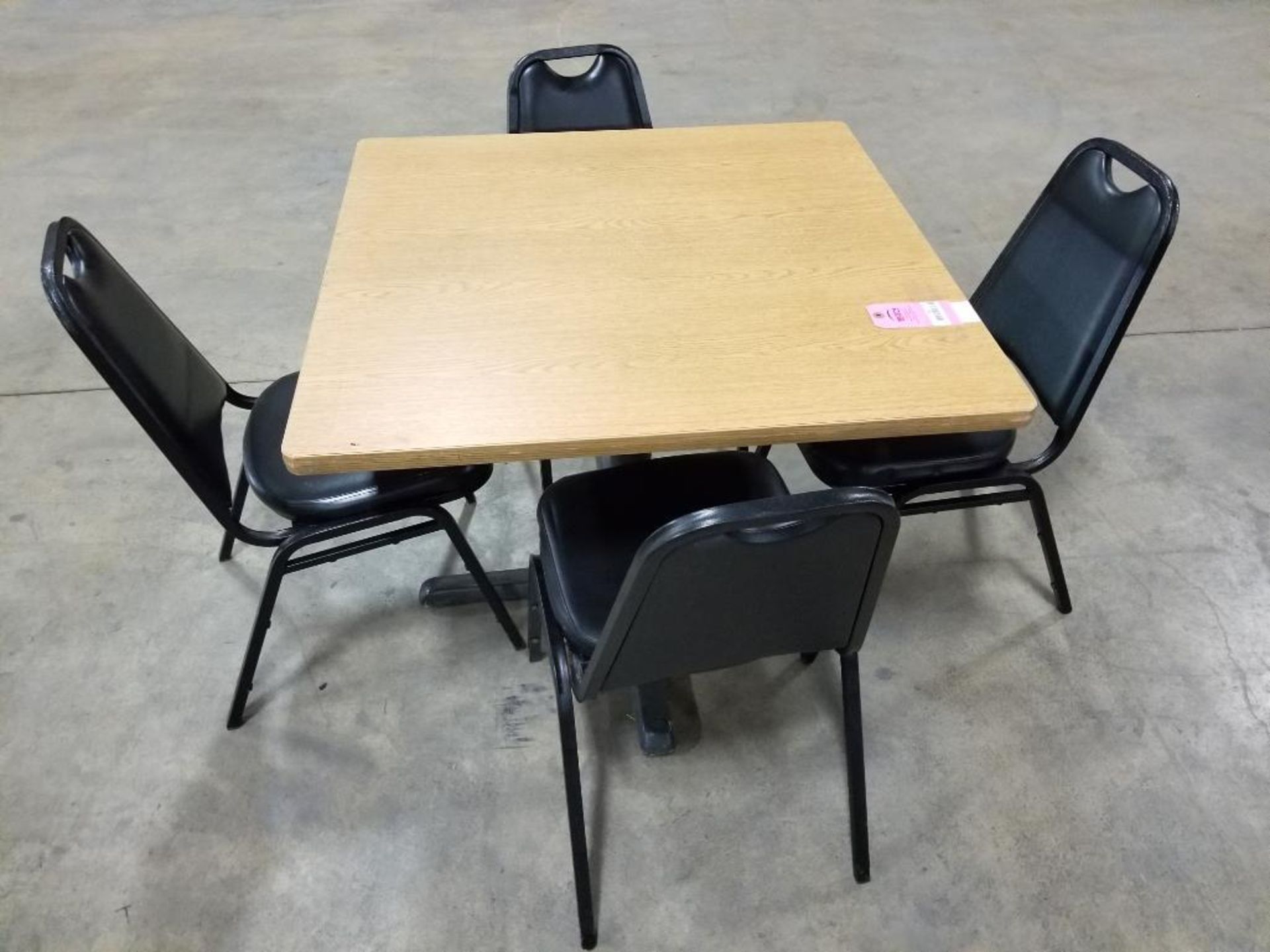 Table with 4 chairs. 36in x 36in table. - Image 4 of 8