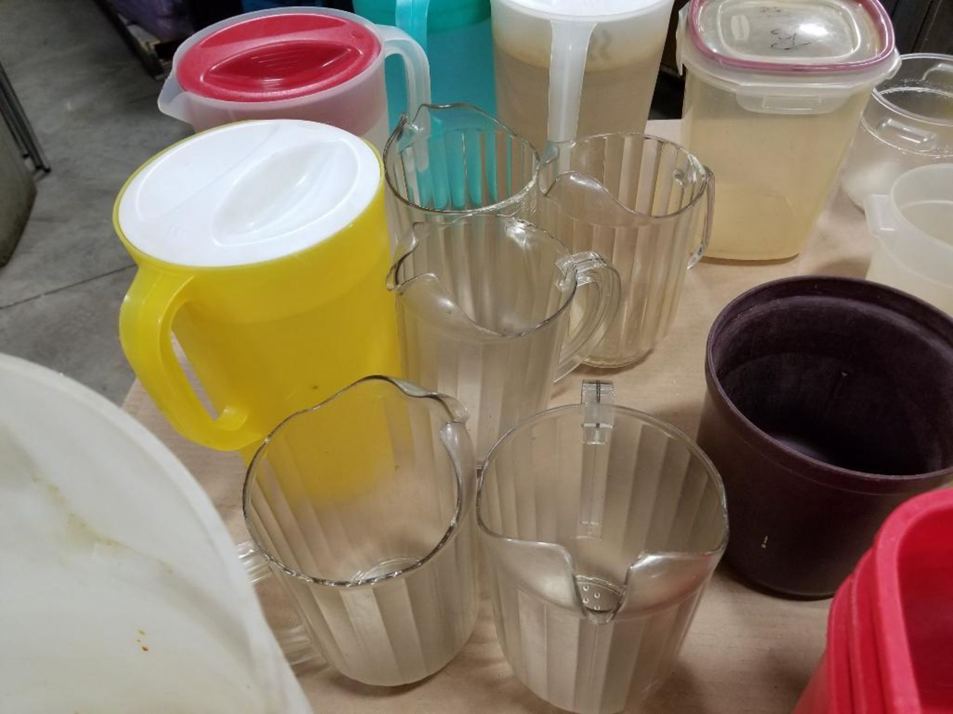Assorted plastic containers. - Image 11 of 26