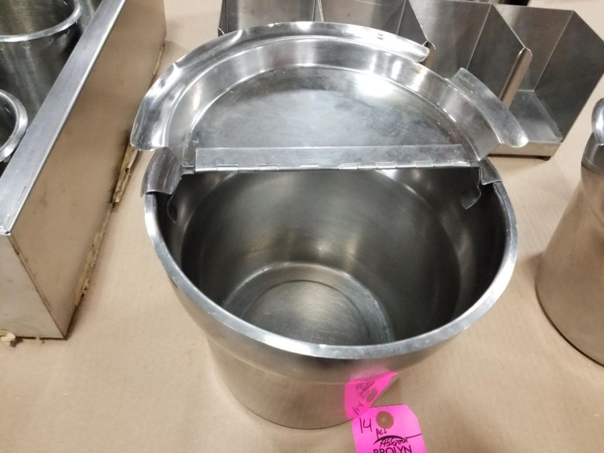 Stainless steel steam table and containers. - Image 11 of 16