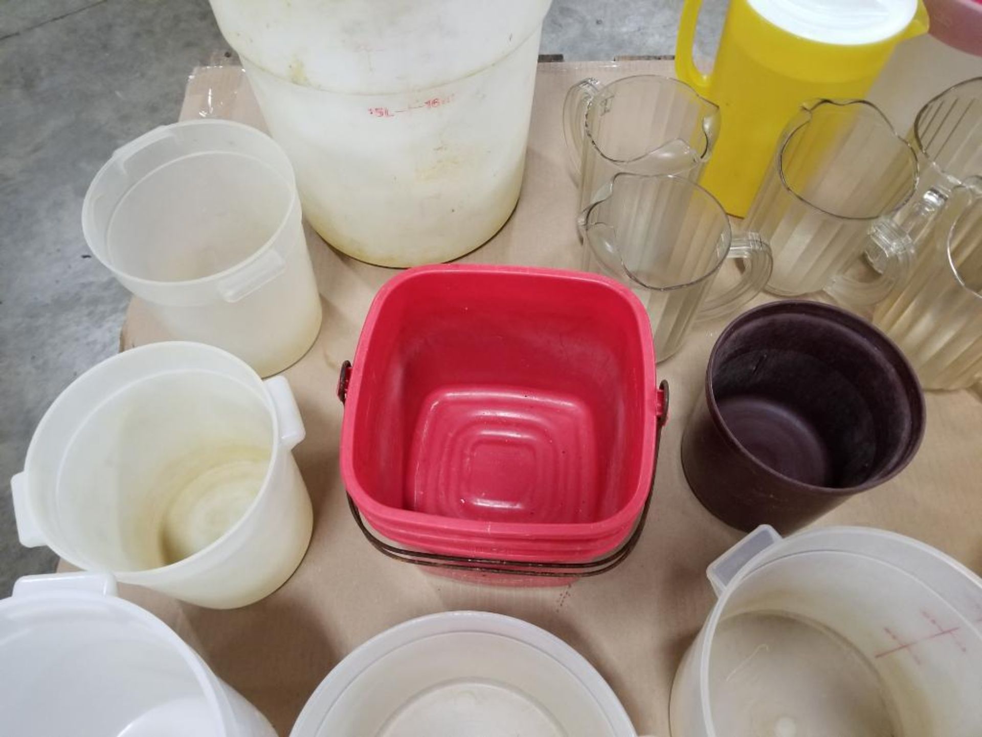 Assorted plastic containers. - Image 6 of 26