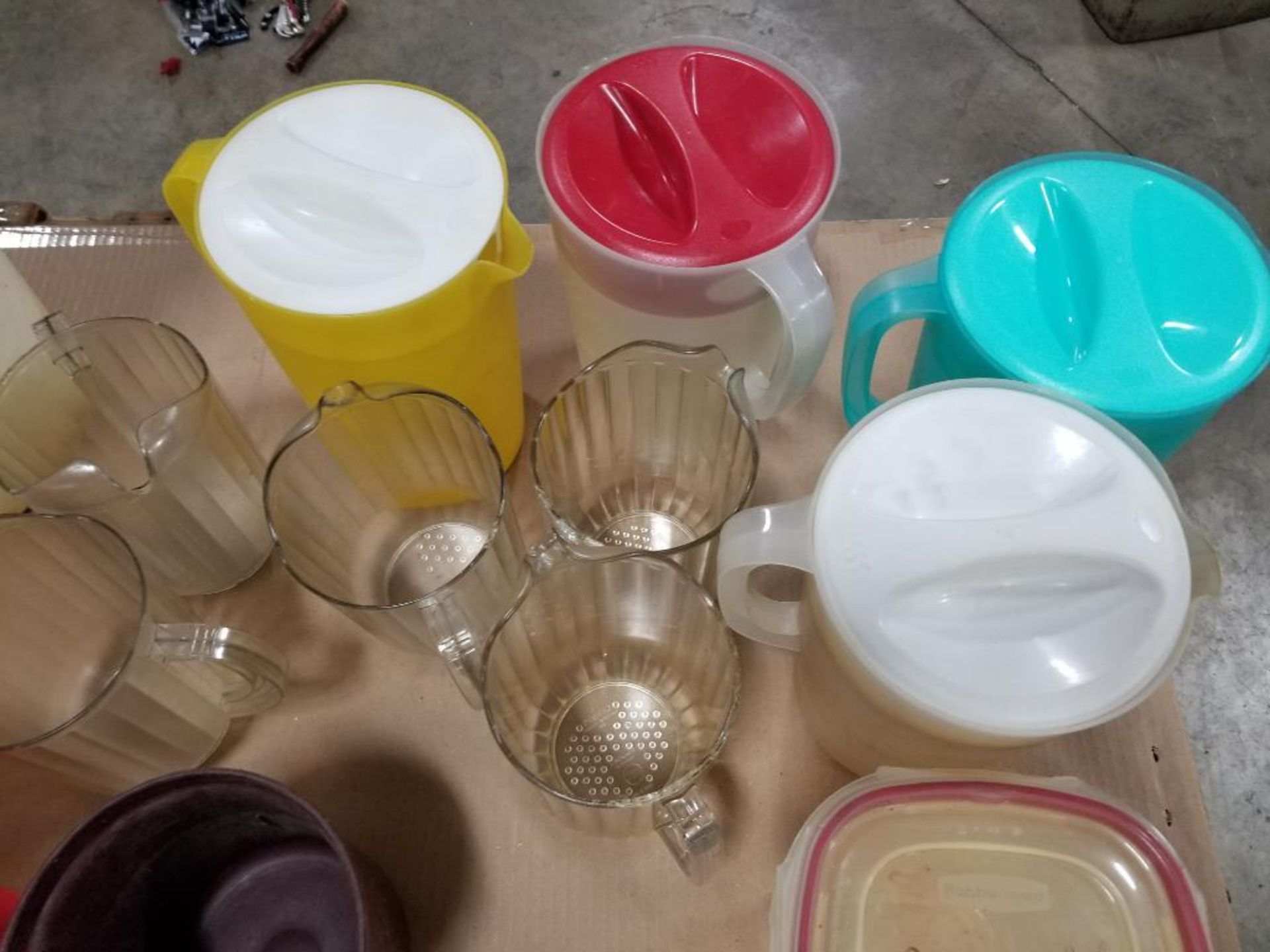 Assorted plastic containers. - Image 4 of 26