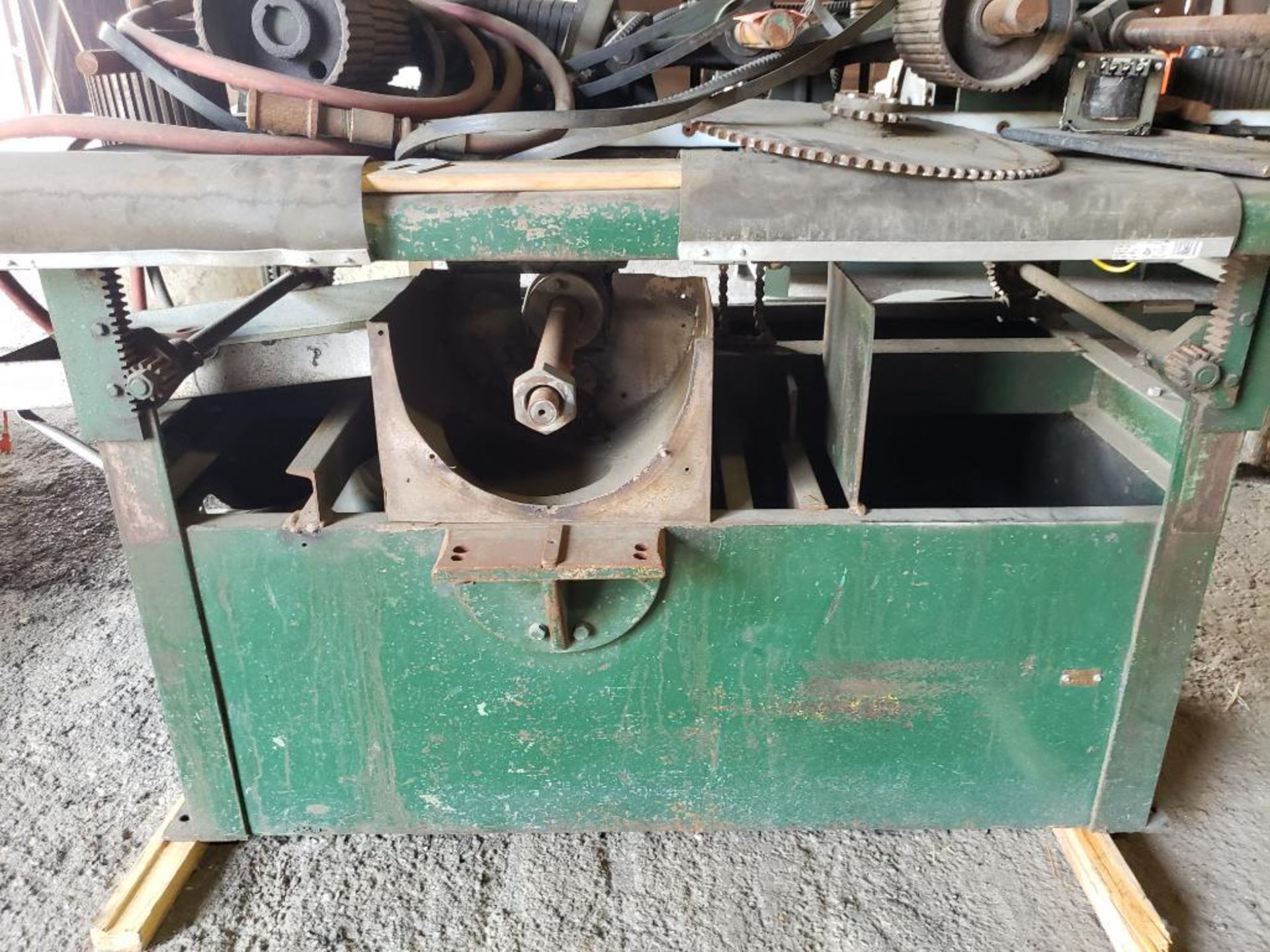 Alden Machinery gang rip saw. Approx 4in between roll and bed. - Image 2 of 13