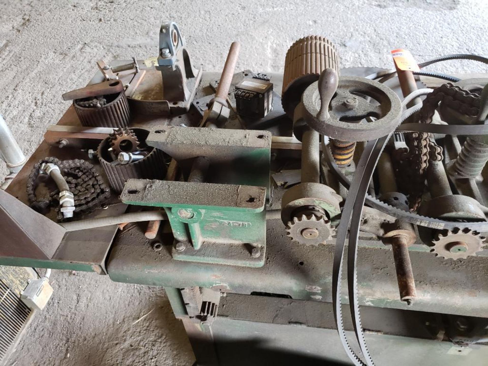 Alden Machinery gang rip saw. Approx 4in between roll and bed. - Image 11 of 13