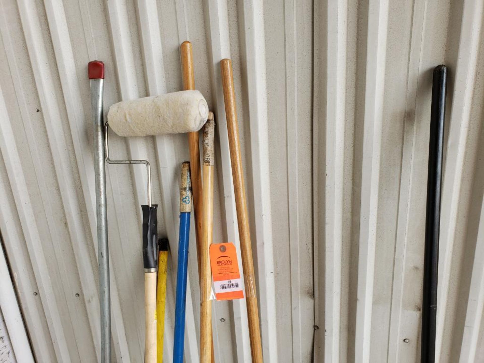 Assorted shop cleaning tools. - Image 3 of 3
