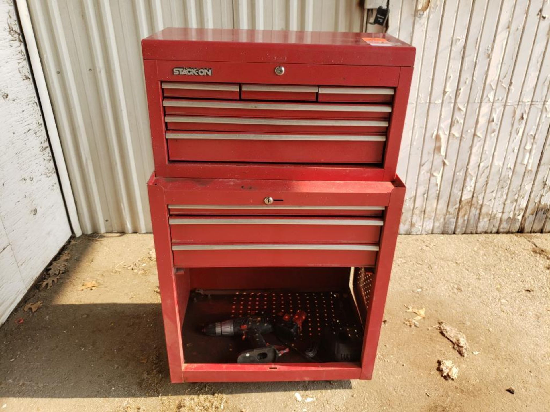 Stack-On Rolling tool box cabinet. 26x16x43 WxDxH.