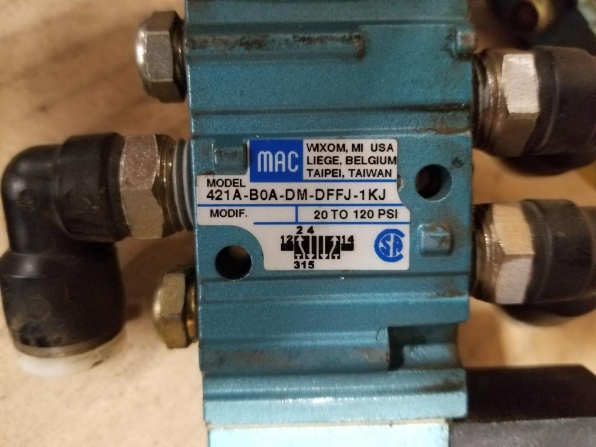Large assortment of Mac valves. - Image 10 of 21