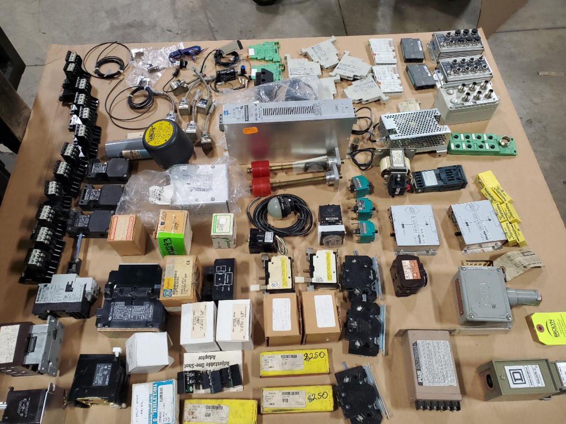 Pallet of assorted replacement parts. Festo, Siemens, Allen Bradley, Delrol. - Image 28 of 28