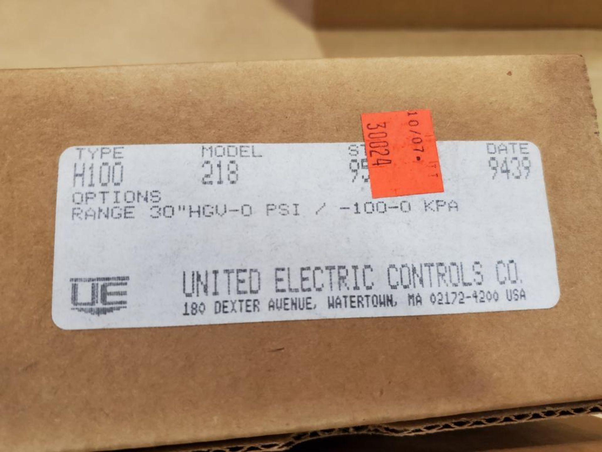 Qty 5 - United Electric controls H100 Model 218 gage. 30" HGV-0 PSI / -100-0 KPA. New in box. - Image 3 of 4