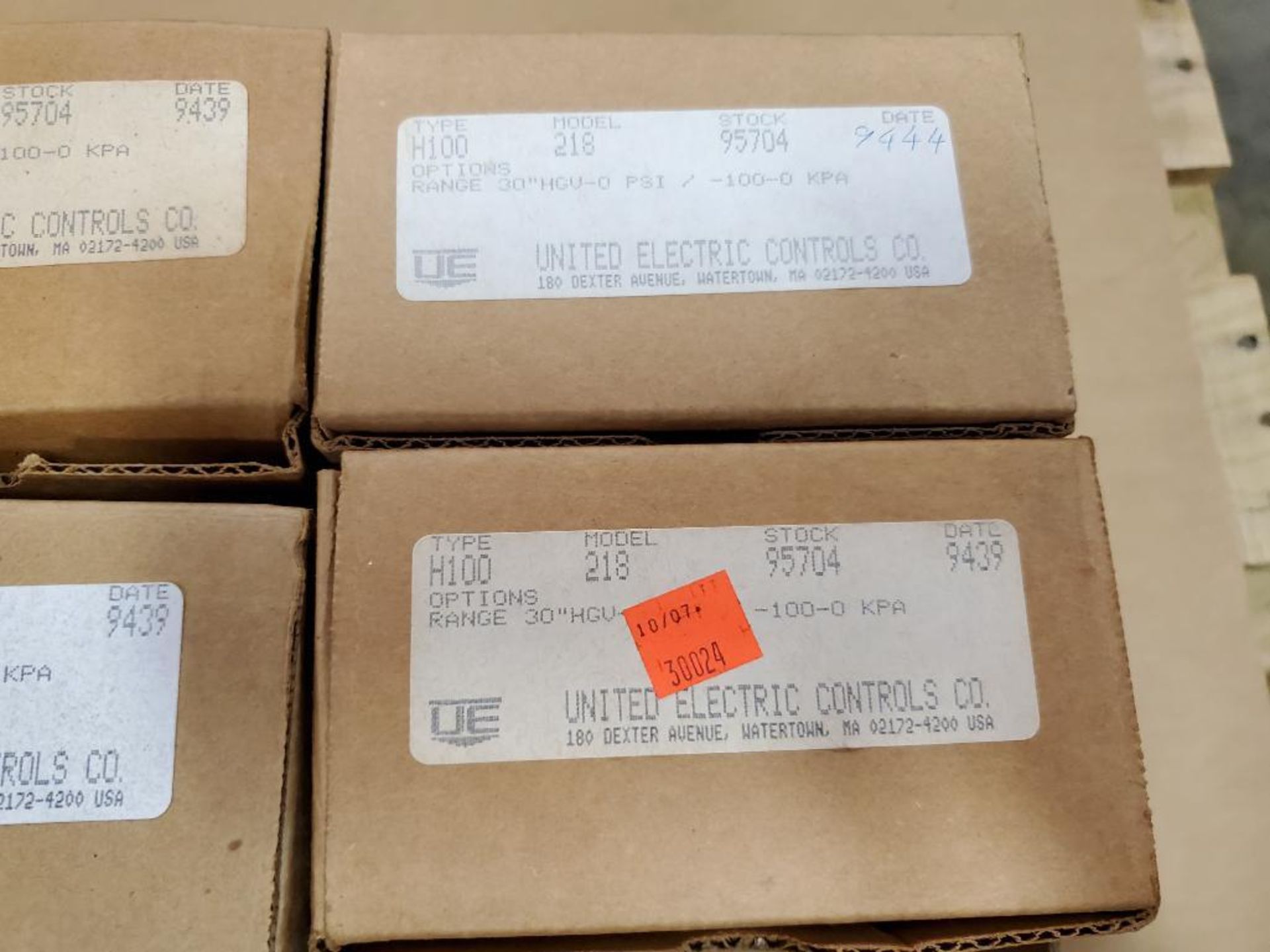 Qty 5 - United Electric controls H100 Model 218 gage. 30" HGV-0 PSI / -100-0 KPA. New in box. - Image 4 of 8