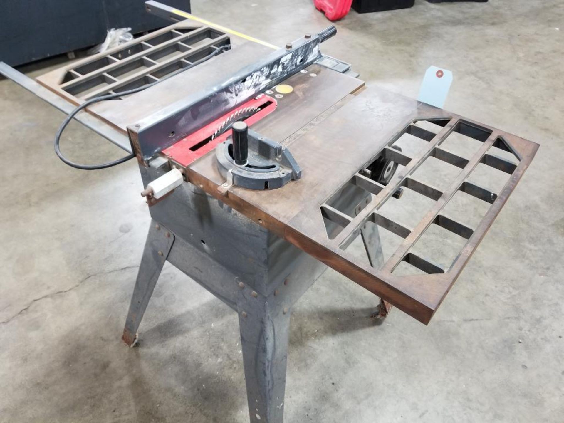 Sears Craftsman 10" direct drive 2HP table saw. 113.226880. - Image 5 of 7