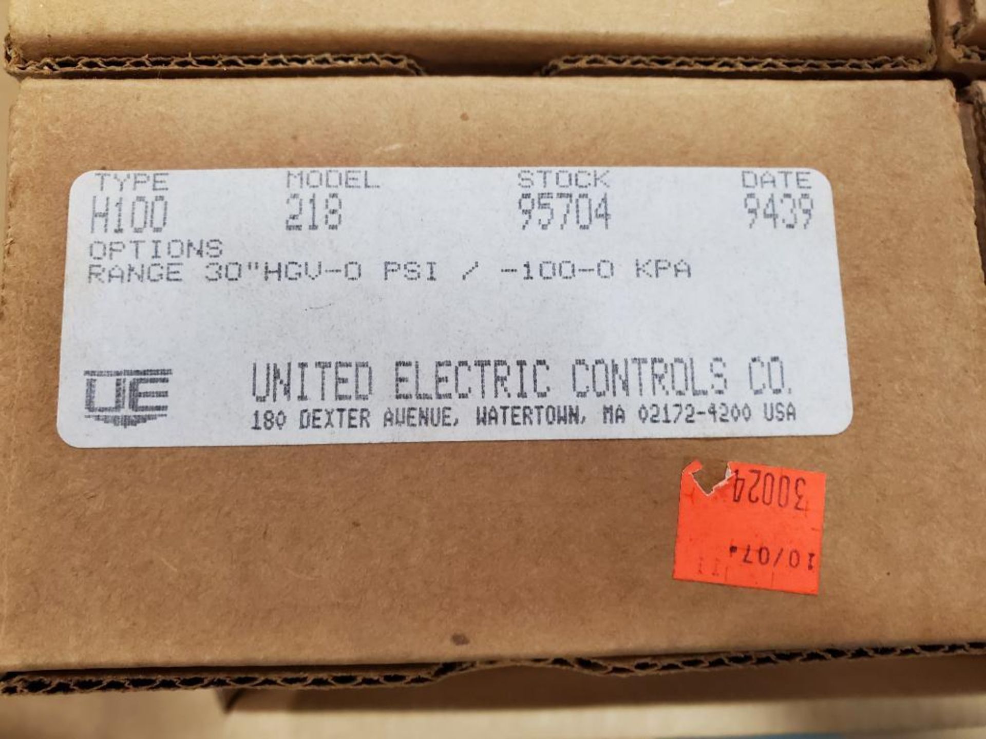 Qty 6 - United Electric controls H100 Model 218 gage. 30" HGV-0 PSI / -100-0 KPA. New in box. - Image 2 of 4