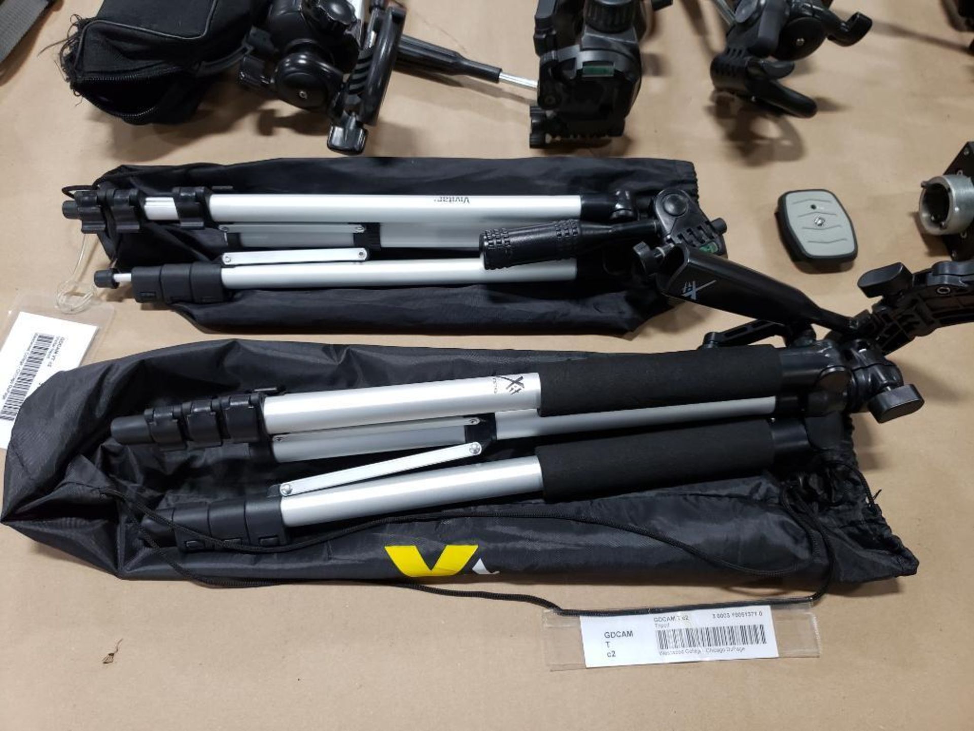 Assorted camera tripod equipment. Vista, OSN, SLIK, Vivitar. - Image 6 of 14