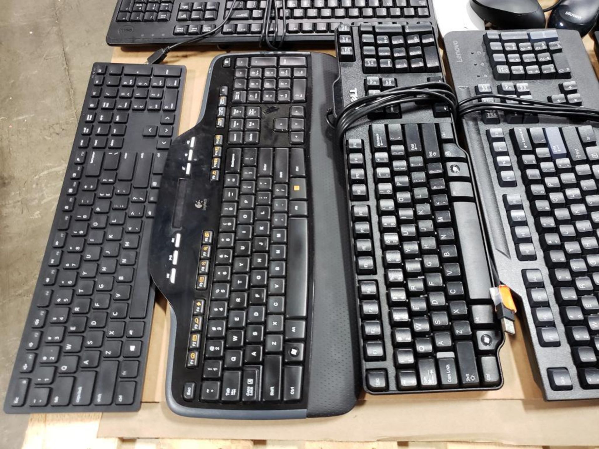 Pallet of assorted computer keyboards, mouse. Dell, Apple, Logitech, HP. - Image 12 of 14