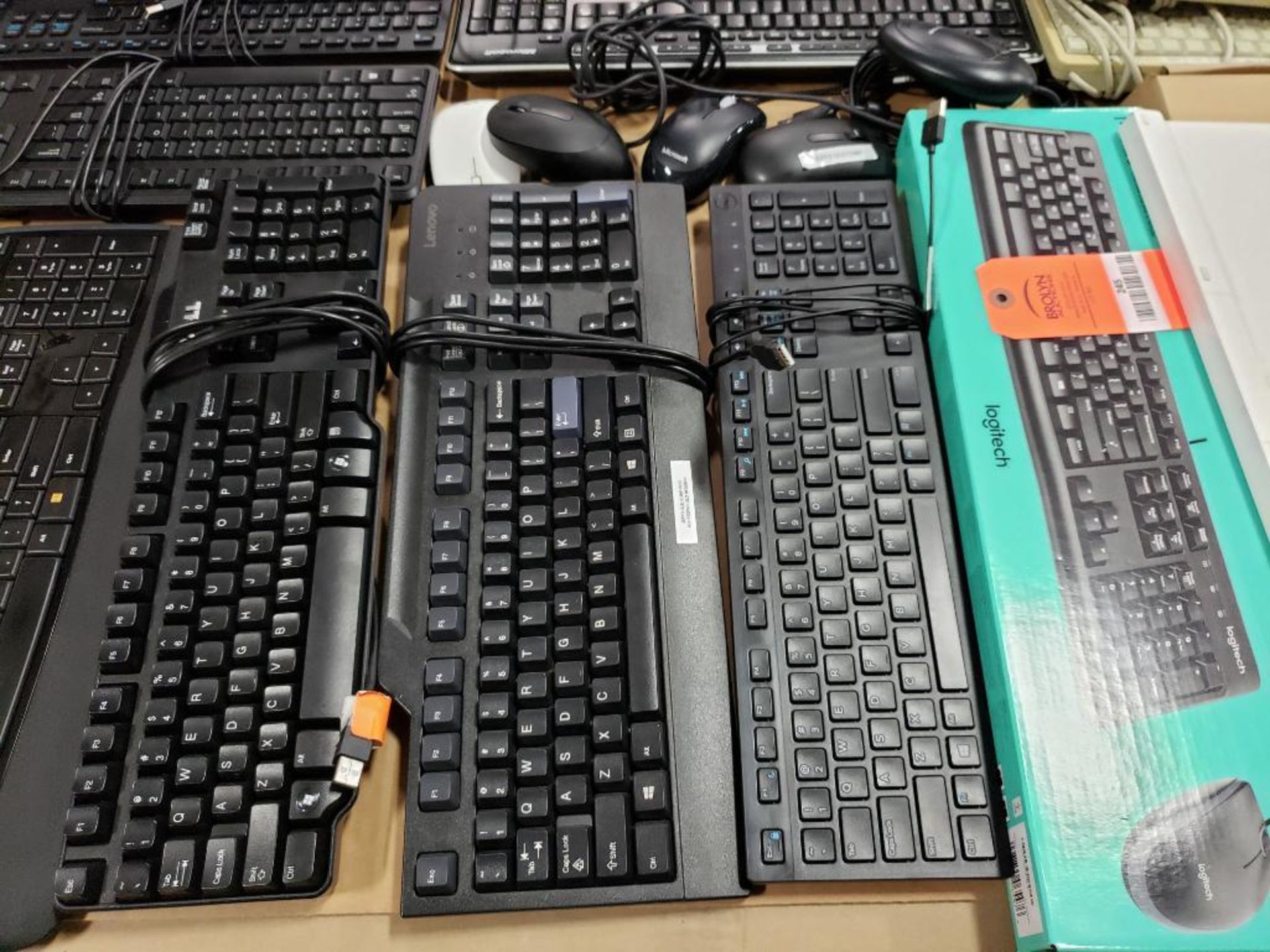 Pallet of assorted computer keyboards, mouse. Dell, Apple, Logitech, HP. - Image 13 of 14
