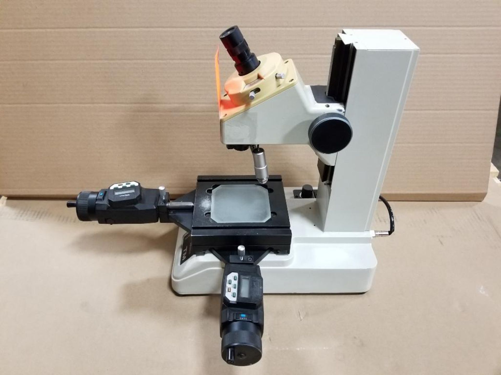 Mitutoyo TM-500 Toolmaker microscope. - Image 4 of 11