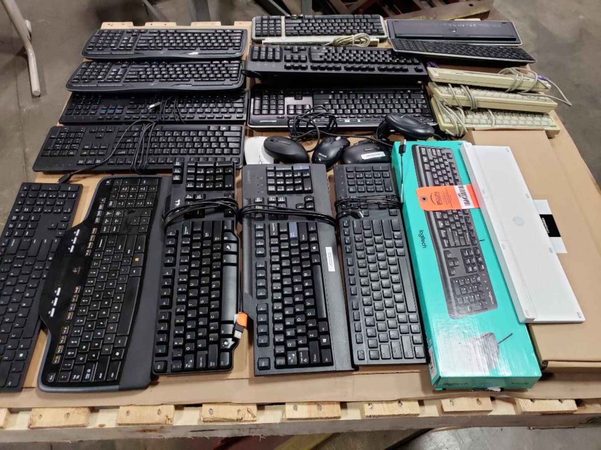 Pallet of assorted computer keyboards, mouse. Dell, Apple, Logitech, HP. - Image 14 of 14