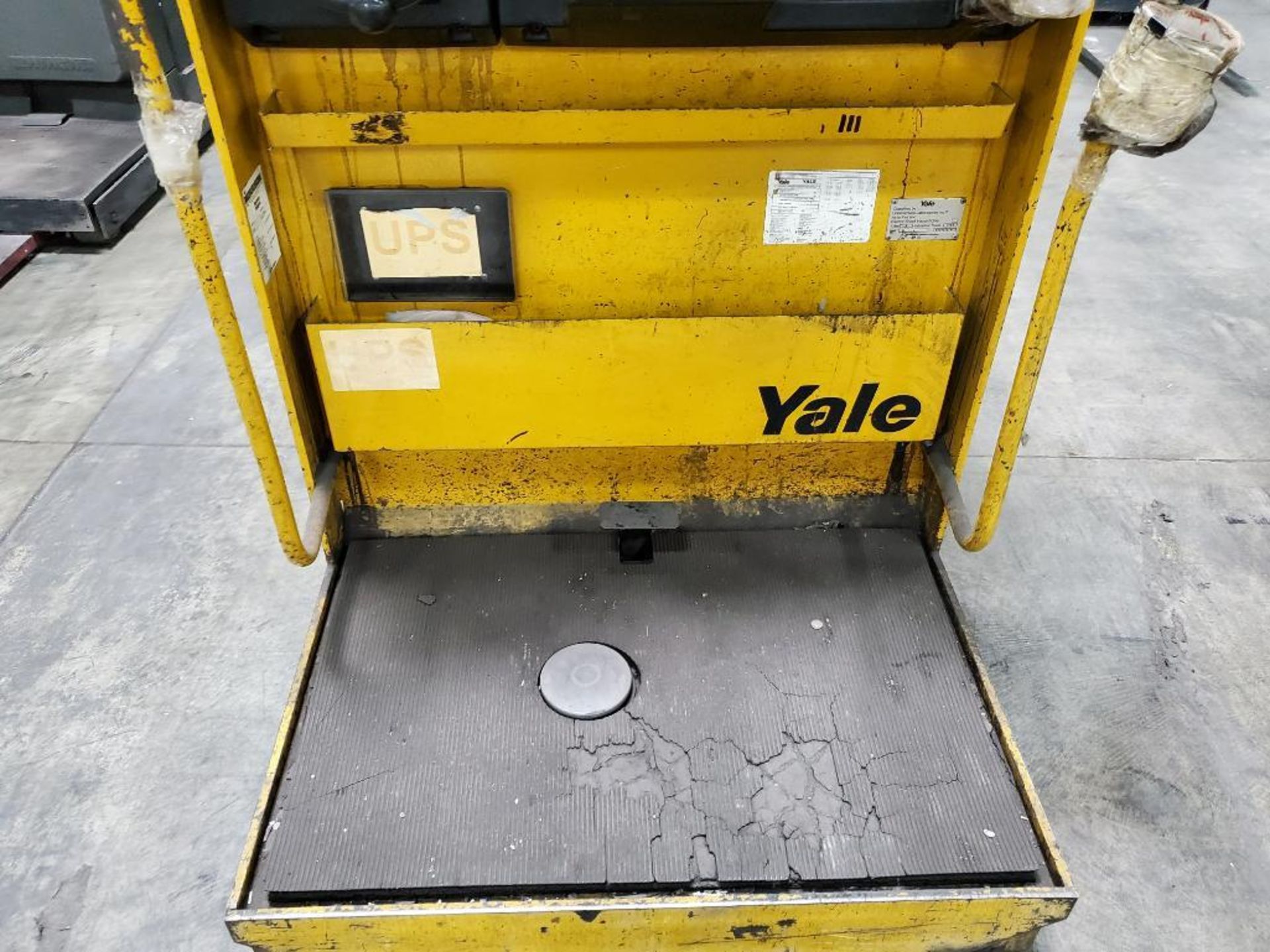 3000lb Yale 24v stand up forklift. Model OS030EAN24TE089. 4175 hours on meter. - Image 11 of 18