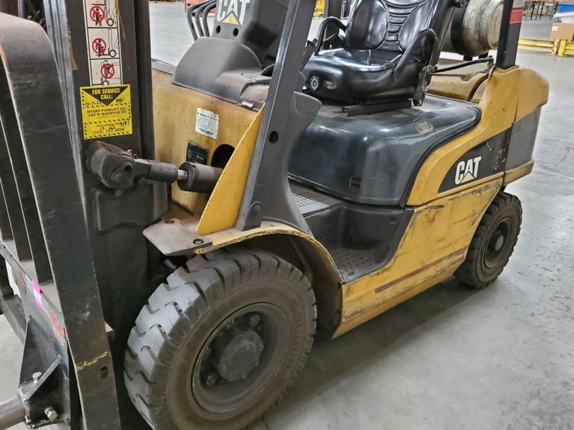 5000lb Caterpiller propane forklift. Model P5000. 188in Triple mast w/ side shift. - Image 26 of 29