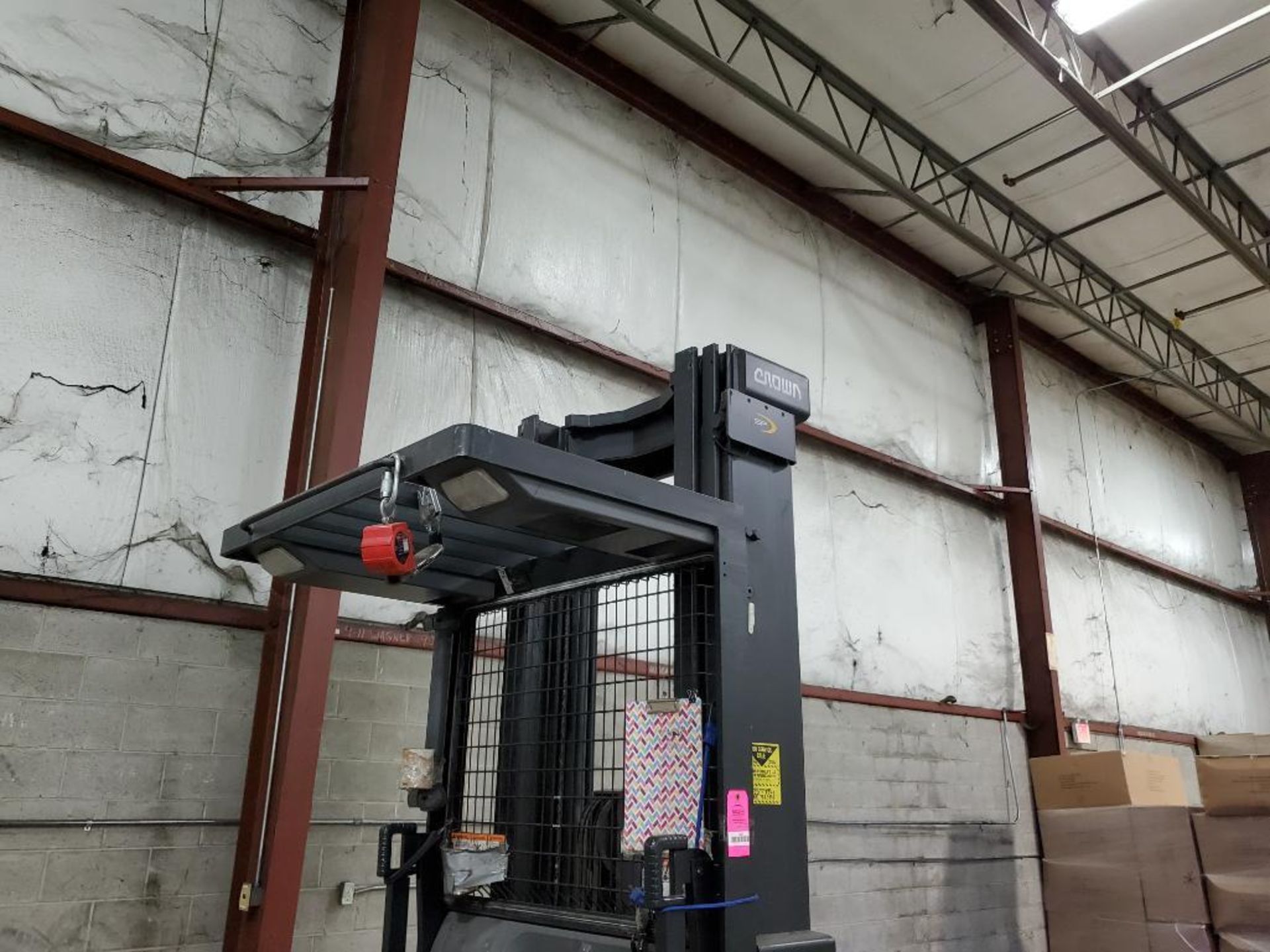 3000lb Crown 24v stand up forklift. Model SP3520-30. ?" lift. 3000lb cap as outfitted. 10530 hours. - Image 17 of 21