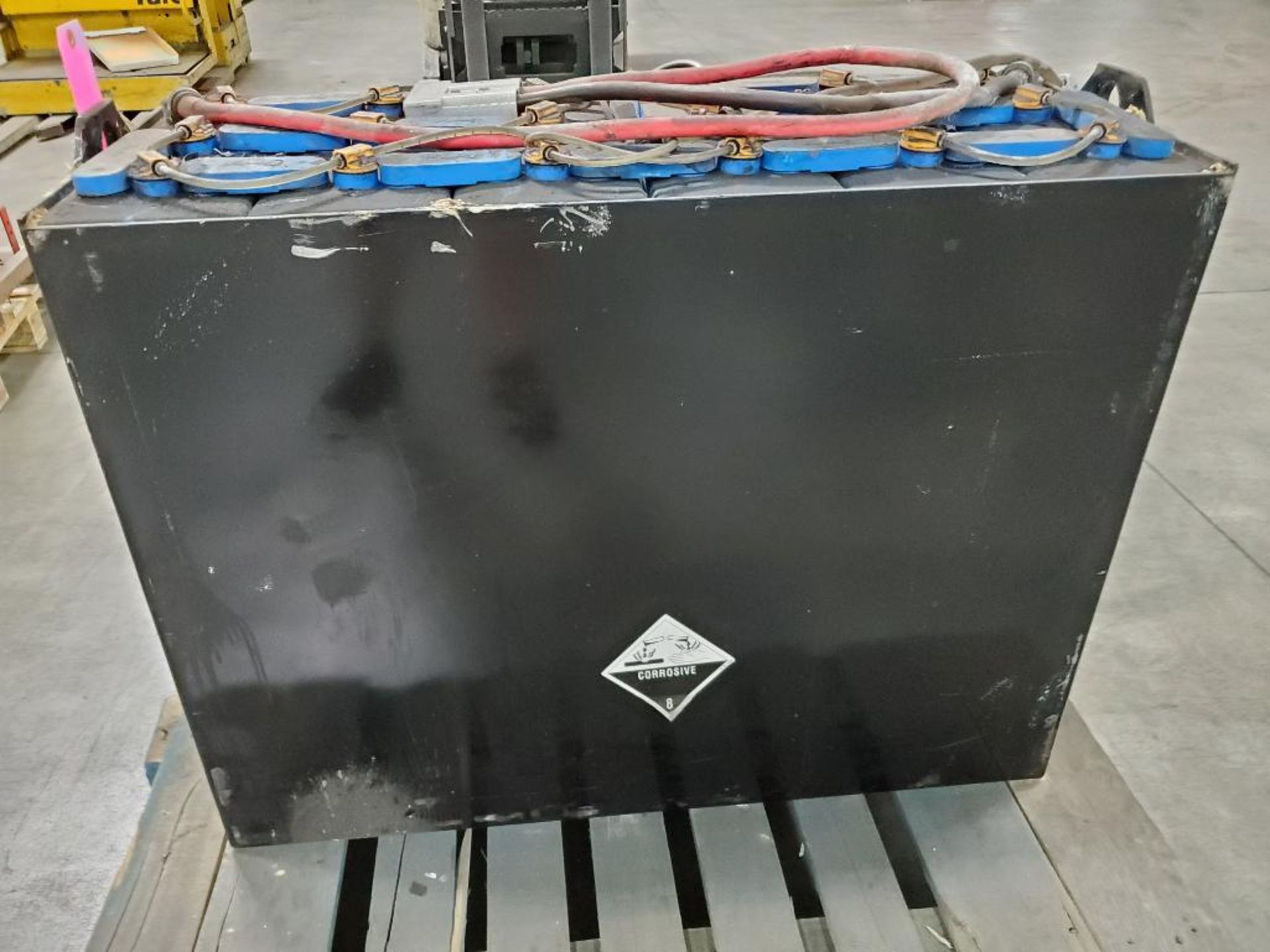 Forklift battery. - Image 4 of 8