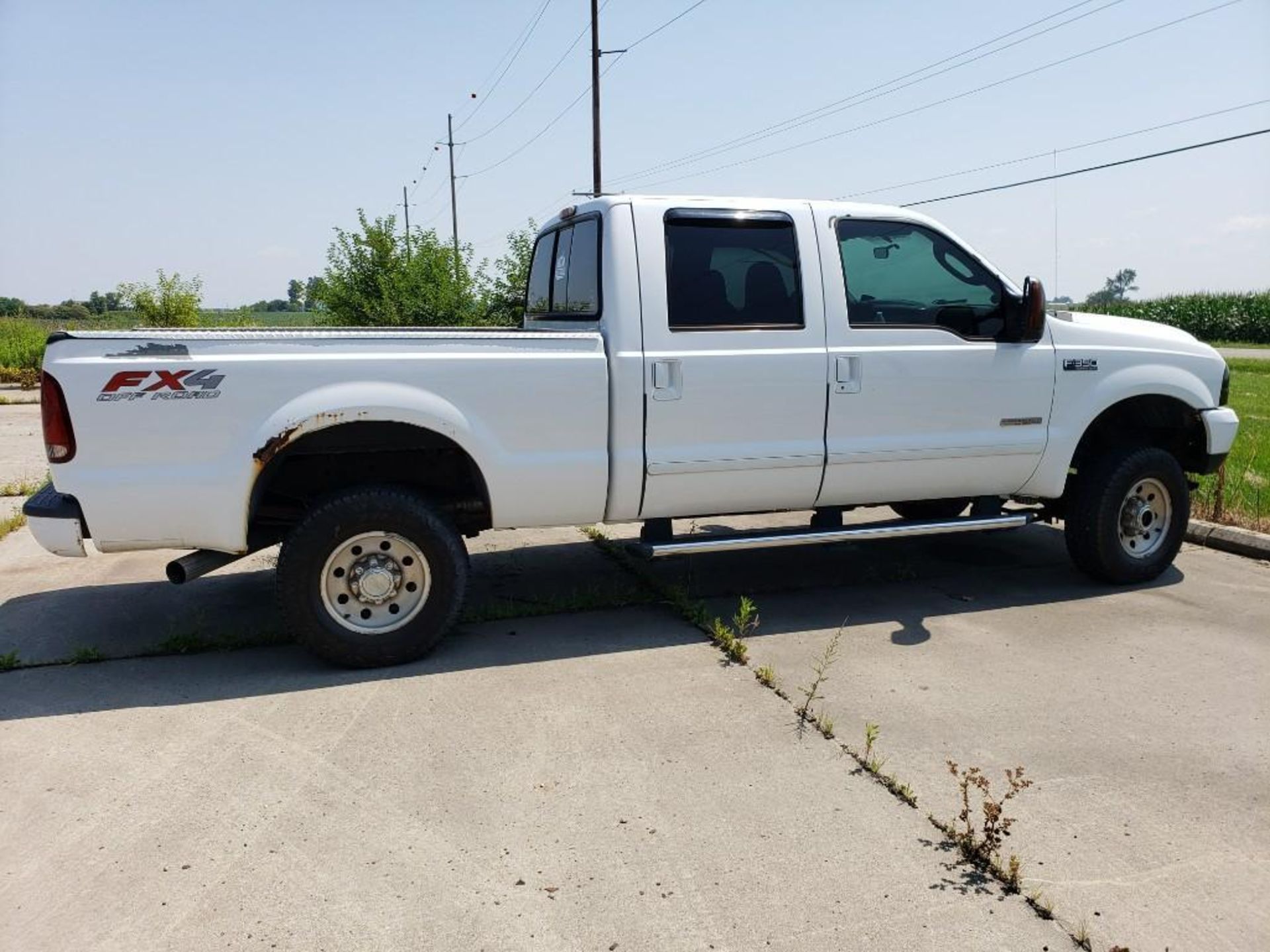 *Located Lyons, OH* 2004 Ford F350 truck 6.0 diesel. Needs alternator, serpentine belt & AC comp. - Image 11 of 44