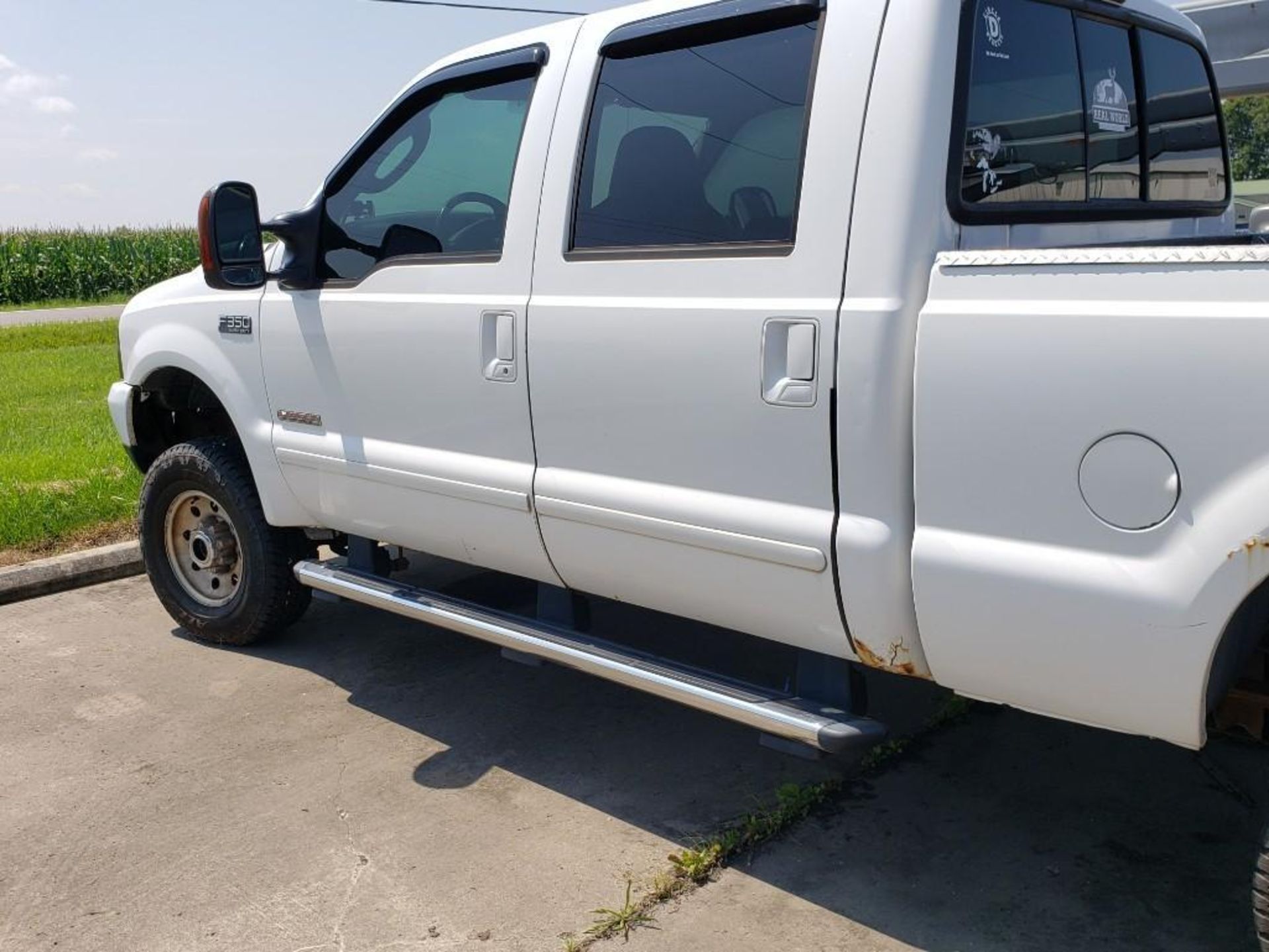 *Located Lyons, OH* 2004 Ford F350 truck 6.0 diesel. Needs alternator, serpentine belt & AC comp. - Image 5 of 44