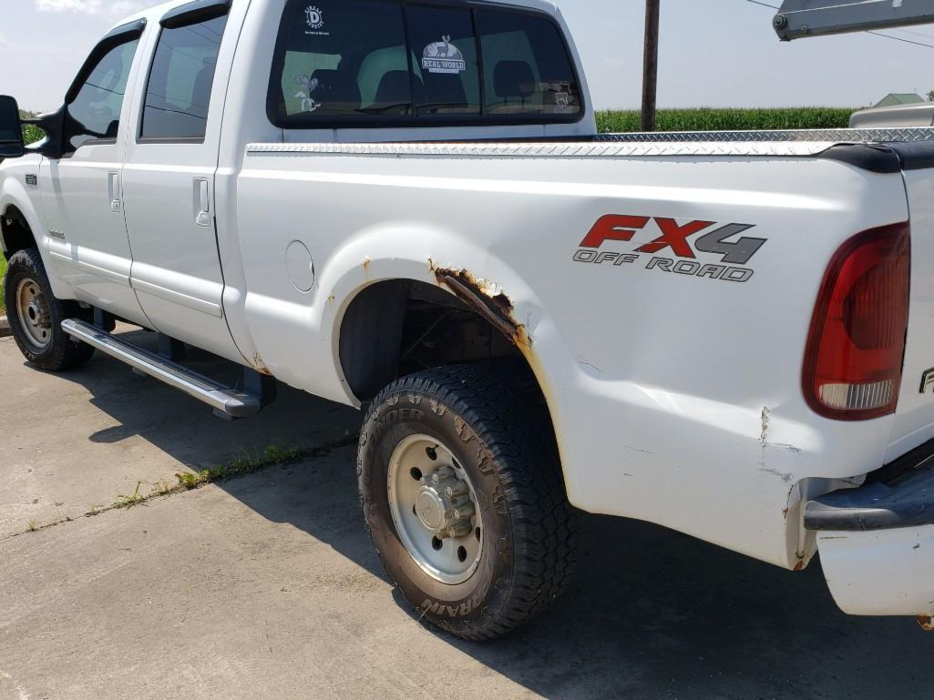 *Located Lyons, OH* 2004 Ford F350 truck 6.0 diesel. Needs alternator, serpentine belt & AC comp. - Image 6 of 44