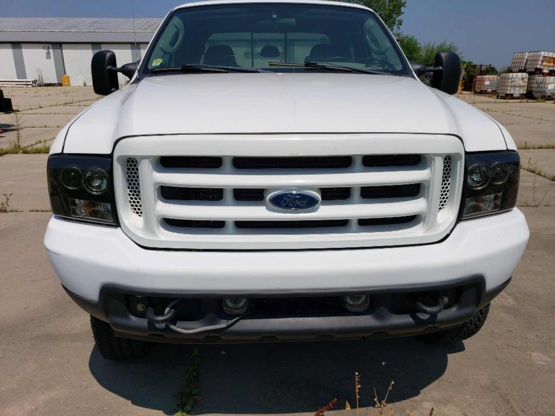 *Located Lyons, OH* 2004 Ford F350 truck 6.0 diesel. Needs alternator, serpentine belt & AC comp. - Image 15 of 44