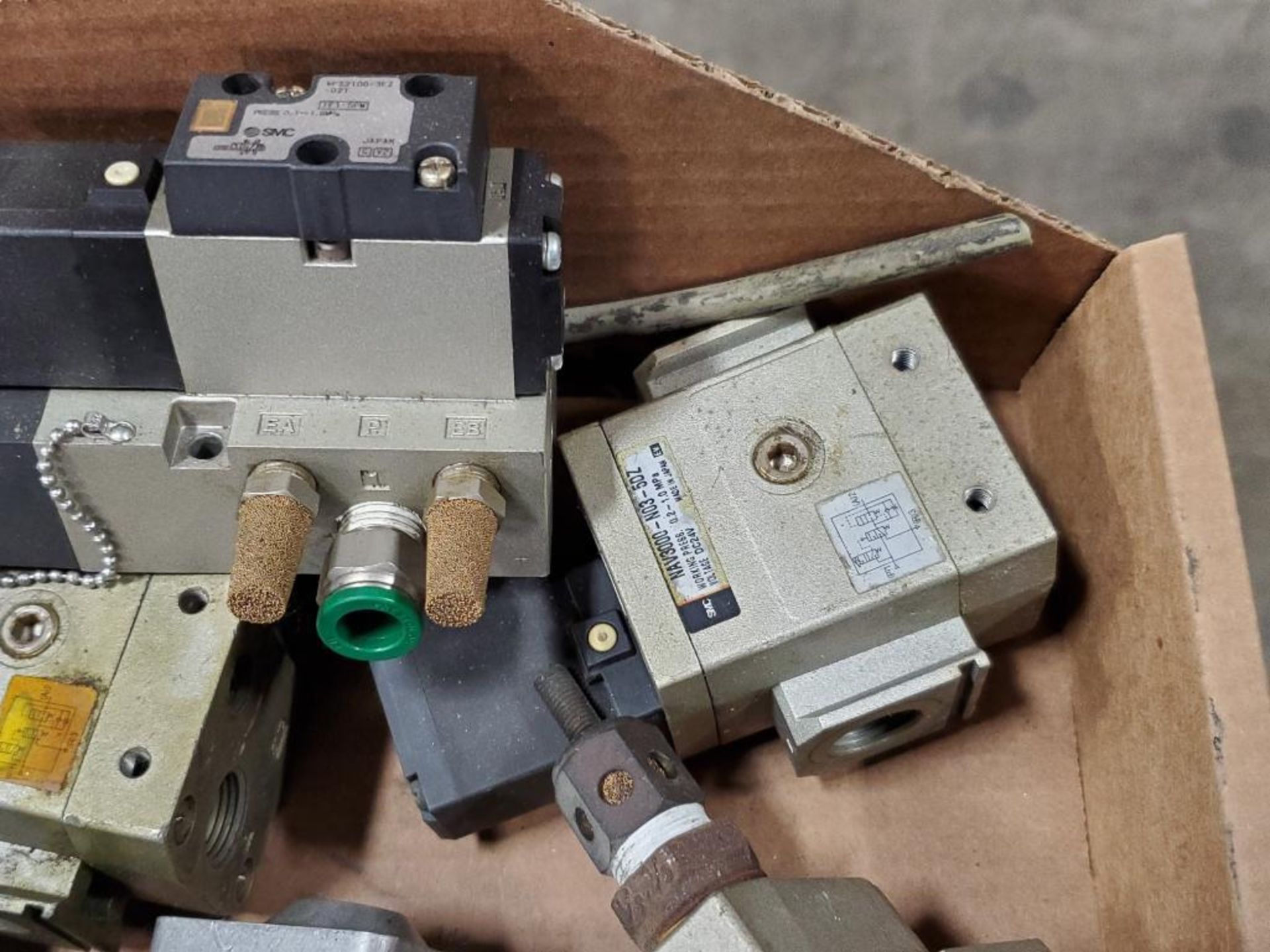 Assorted flow control solenoid valves. Nachi, SMC, Parker. - Image 5 of 5