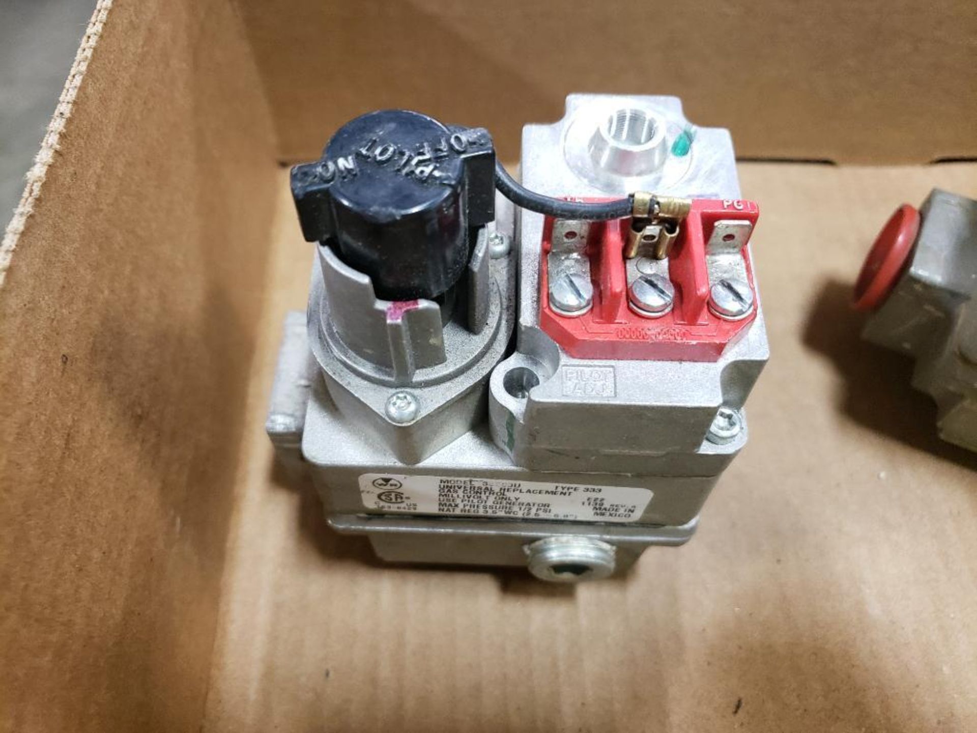 Assorted flow control switches. White Rodgers. - Image 10 of 10