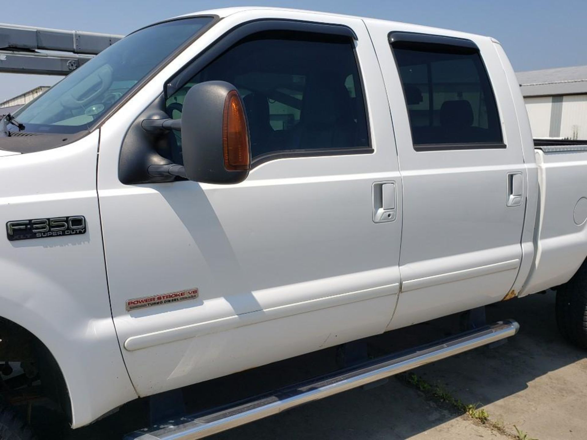 *Located Lyons, OH* 2004 Ford F350 truck 6.0 diesel. Needs alternator, serpentine belt & AC comp. - Image 3 of 44