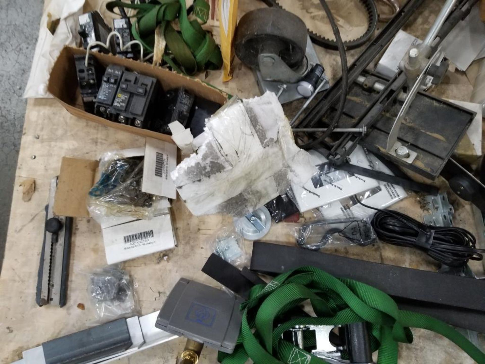 Large lot of assorted hardware, material handing equipment. - Image 21 of 22