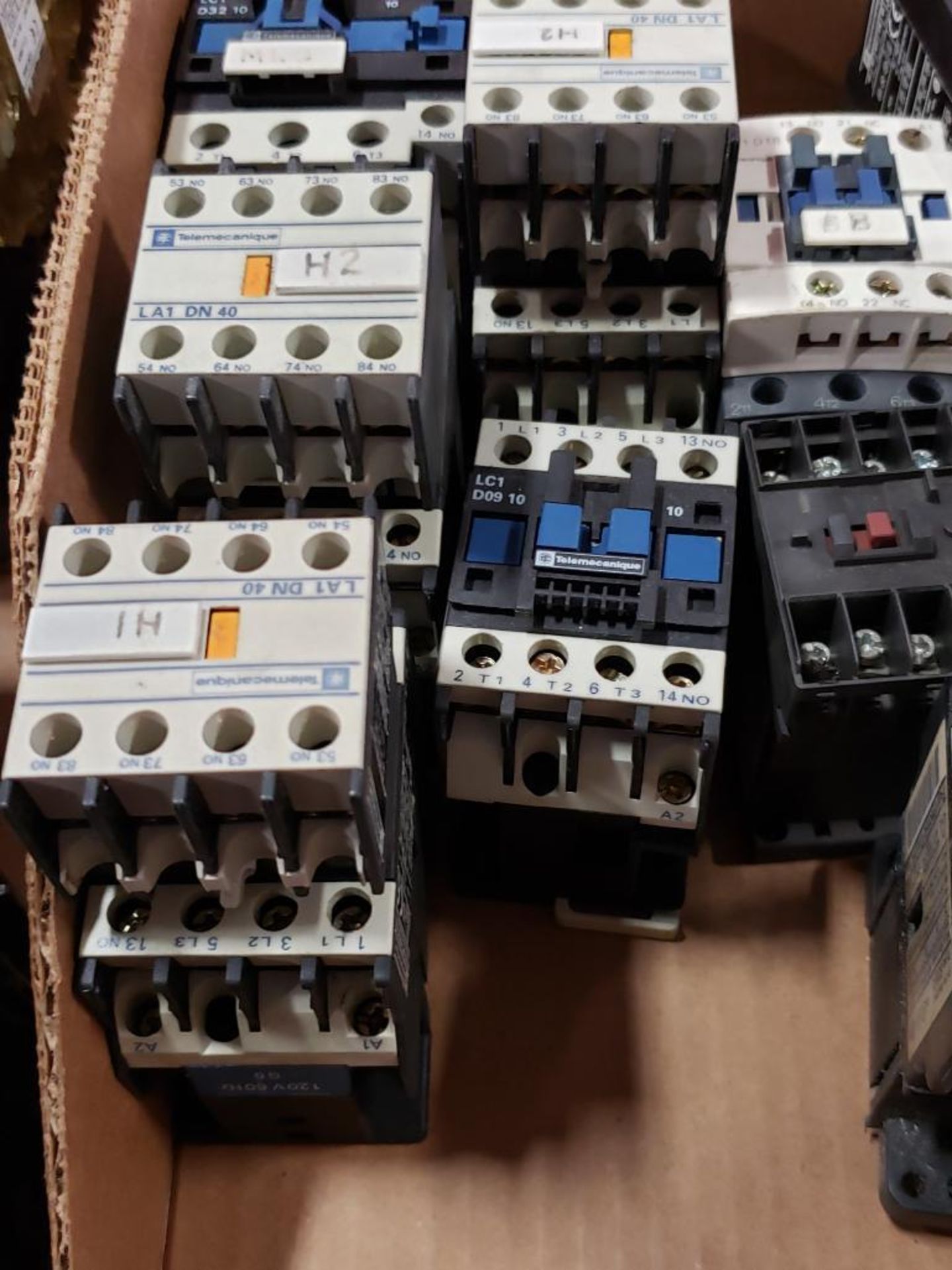 Assorted electrical contactor. Fuji, Telemecanique, Sprecher+schuh. - Image 3 of 7